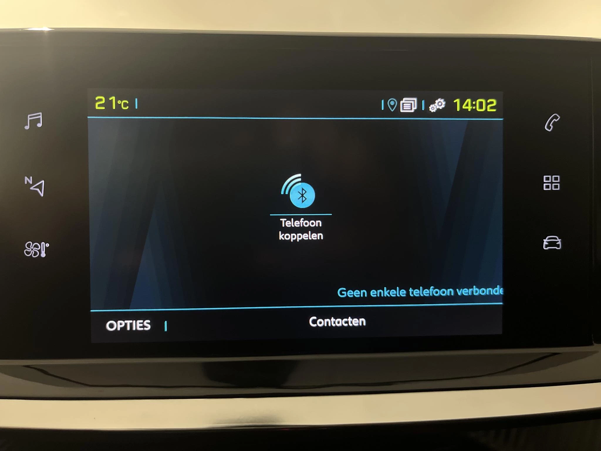 Peugeot-e-208-image-8