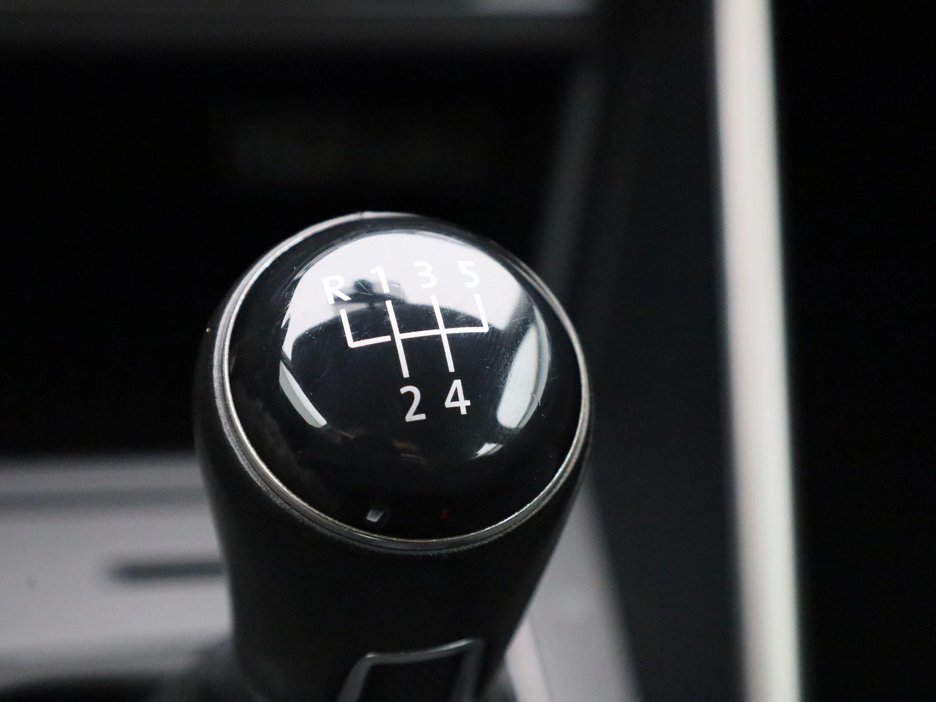 Volkswagen-Polo-image-18