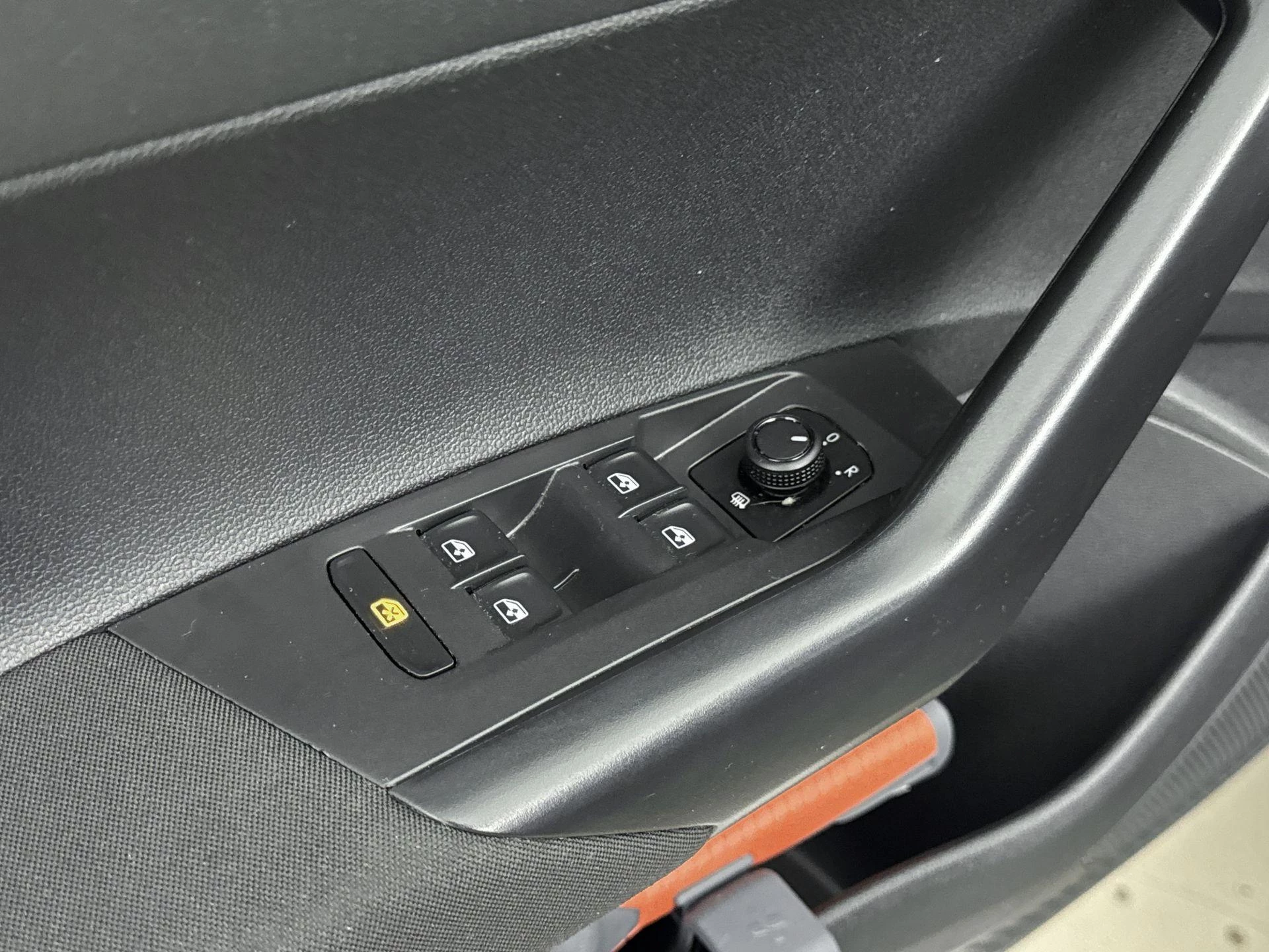 Volkswagen-Polo-image-13