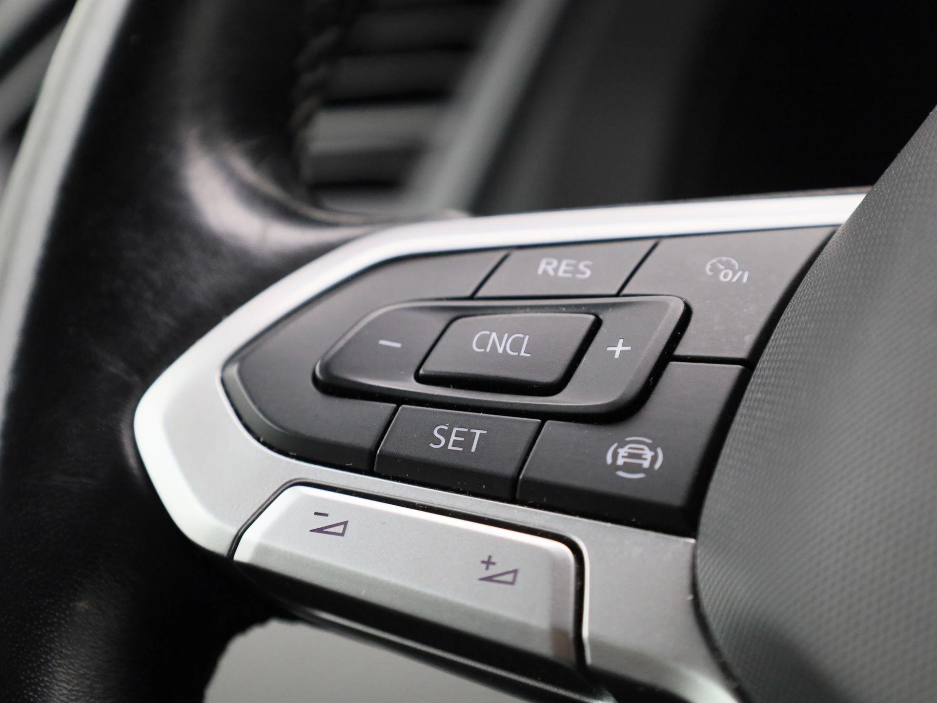 Volkswagen-Transporter-image-21