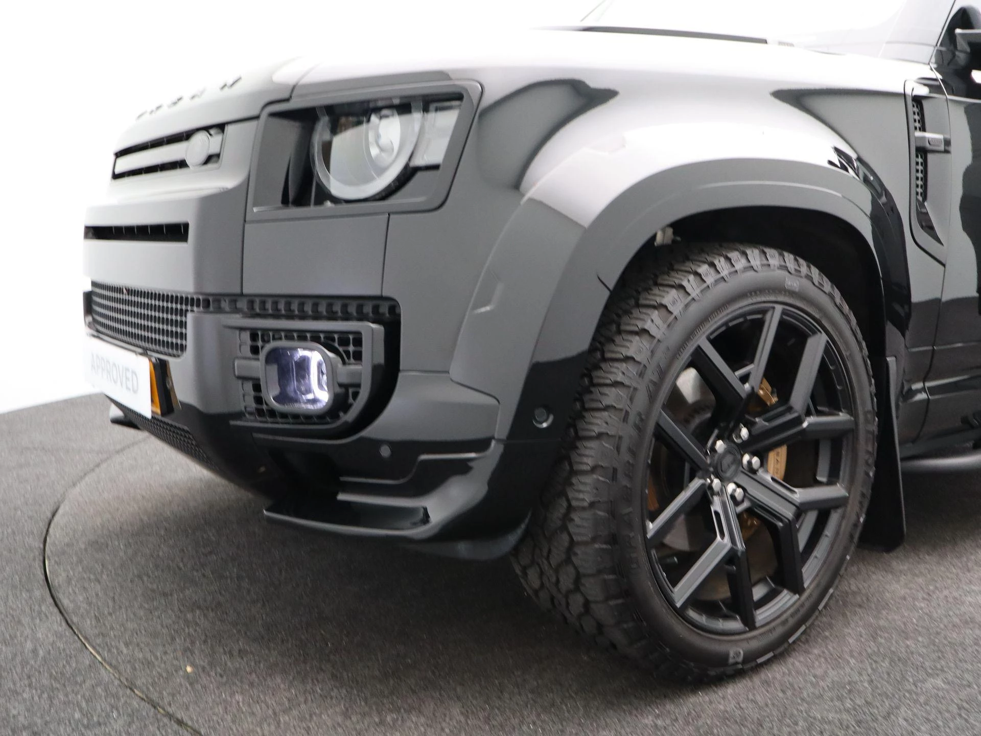 Land Rover Defender P300e X-dynamic SE