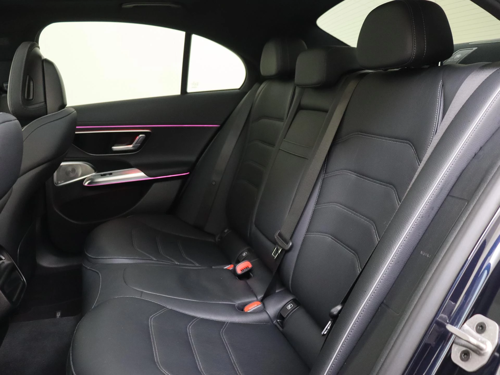 Mercedes-Benz-E-Klasse-image-11