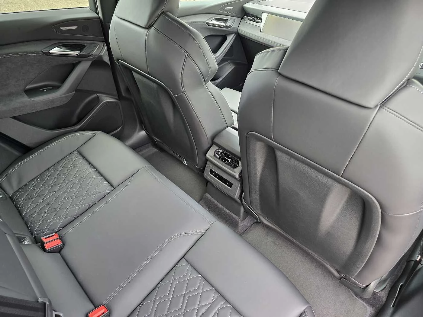 Audi-SQ6 e-tron-image-37