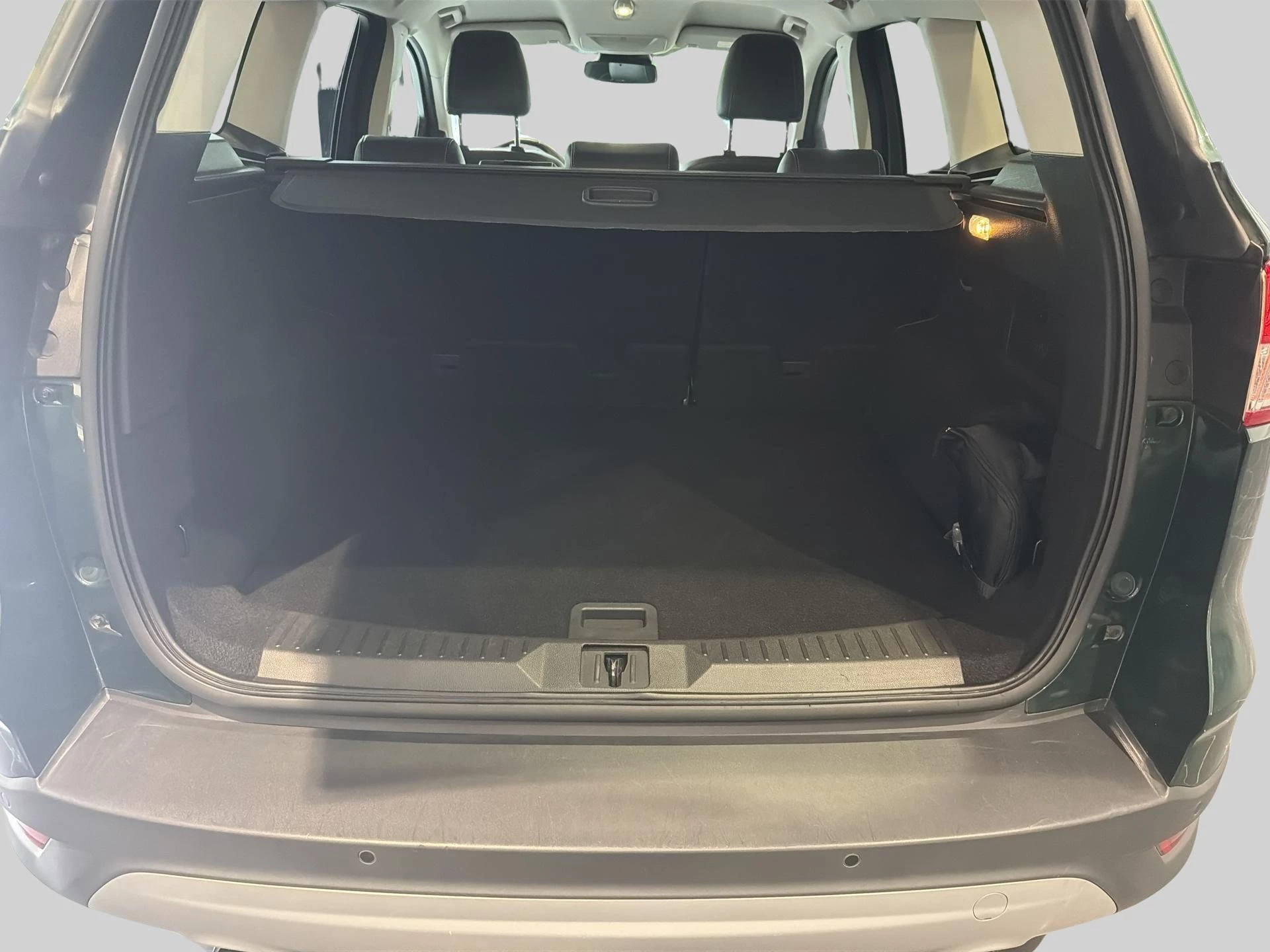 Ford Kuga 4x4 - PDC - Titanium - Unieke kleur