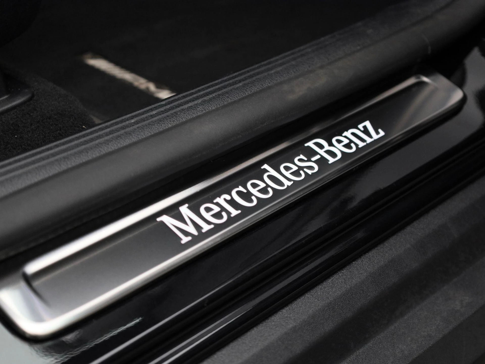 Mercedes-Benz-GLC-image-40