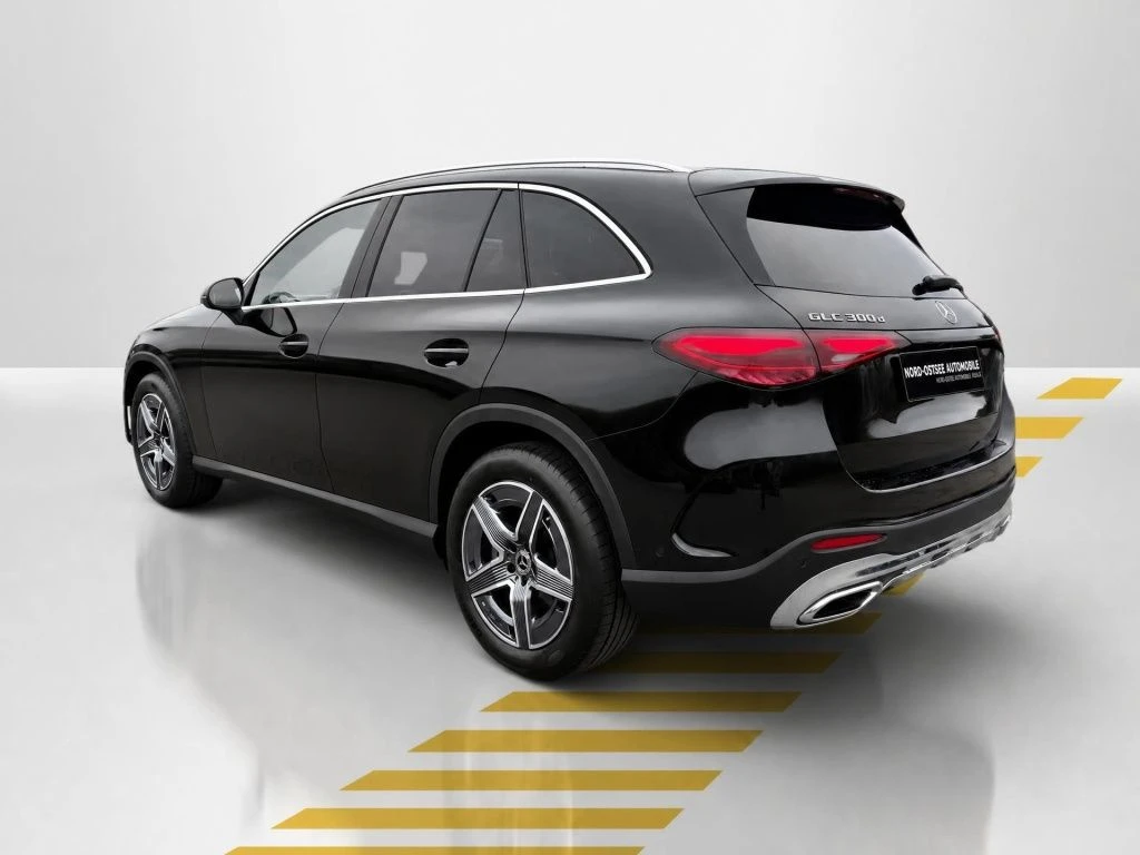 Mercedes-Benz-GLC 300 d-image-12