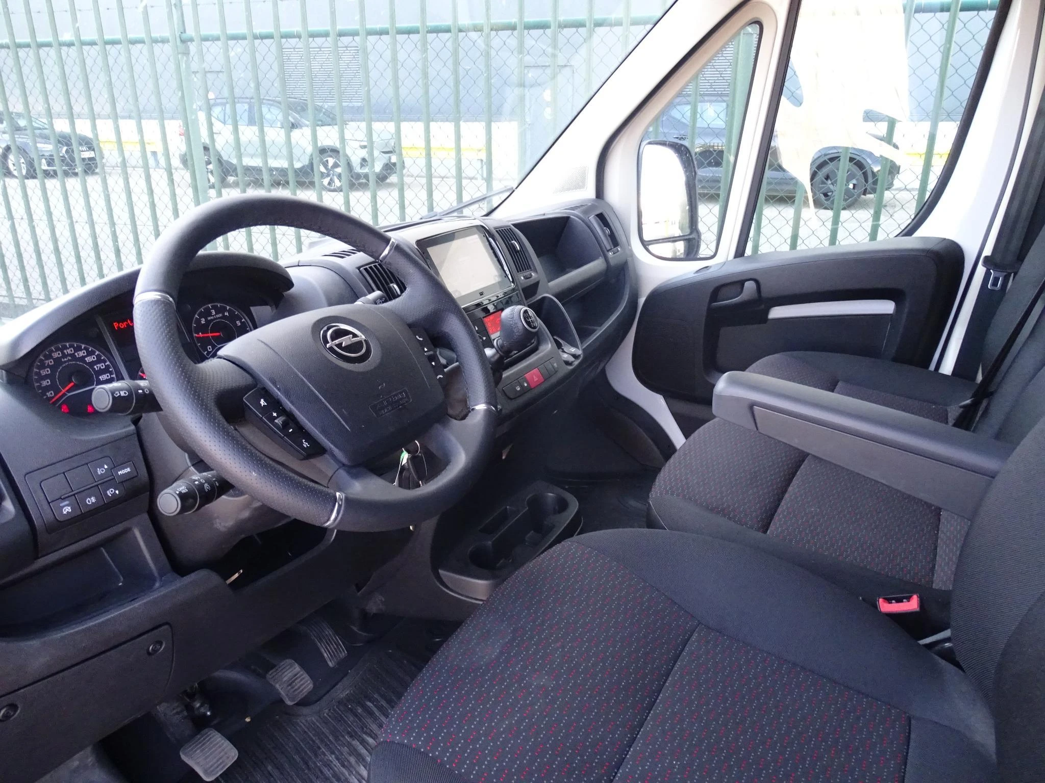 Opel-Movano-image-9