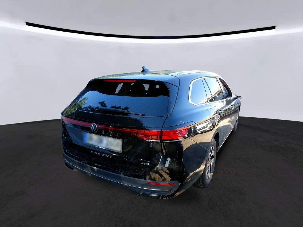 Volkswagen-Passat-image-1