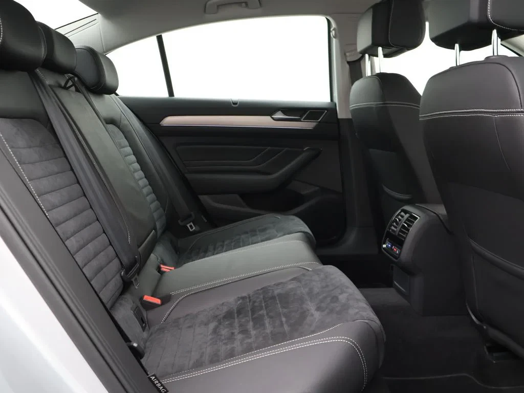 Volkswagen-Passat-image-11