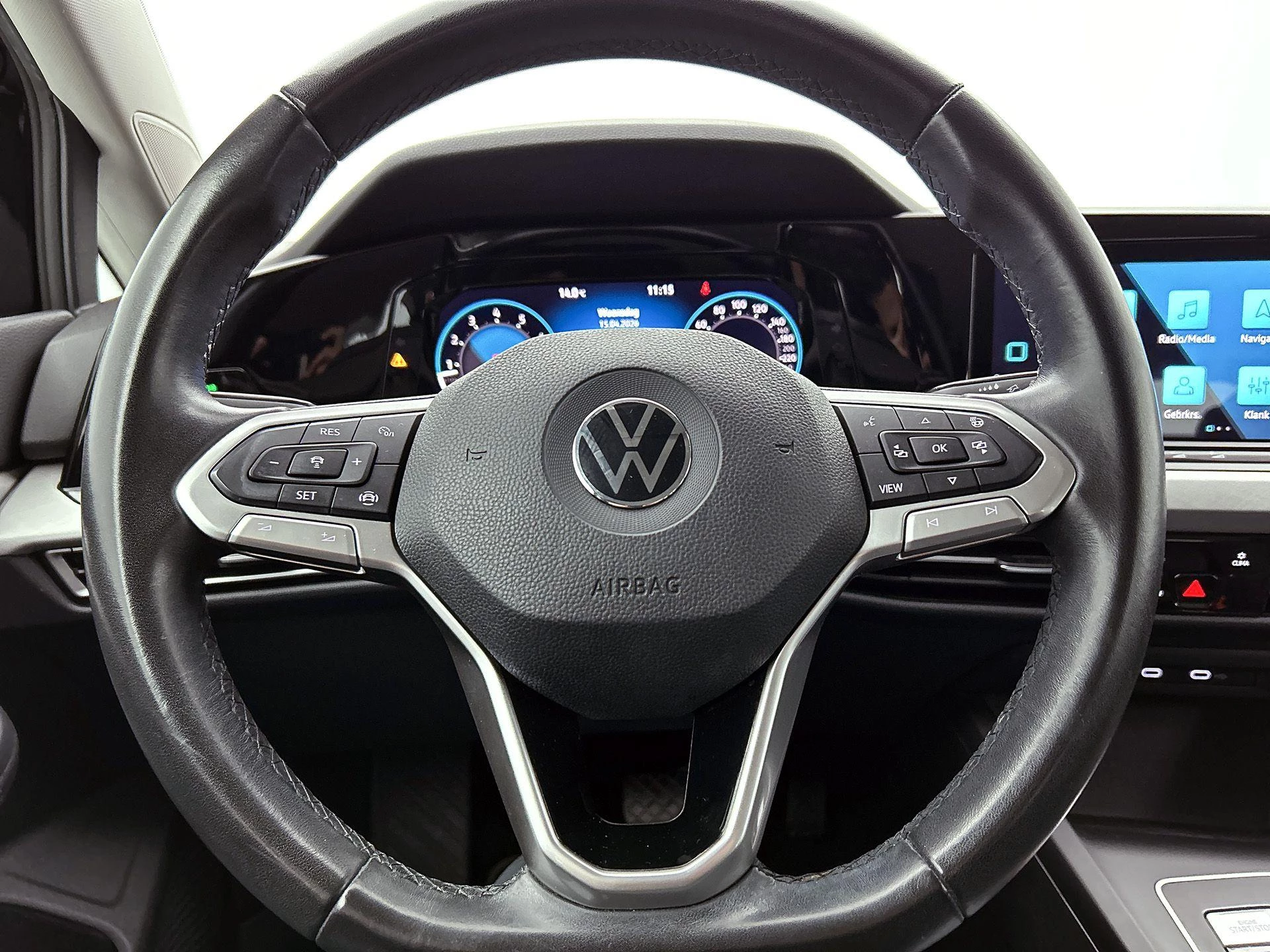 Volkswagen-Golf-image-30