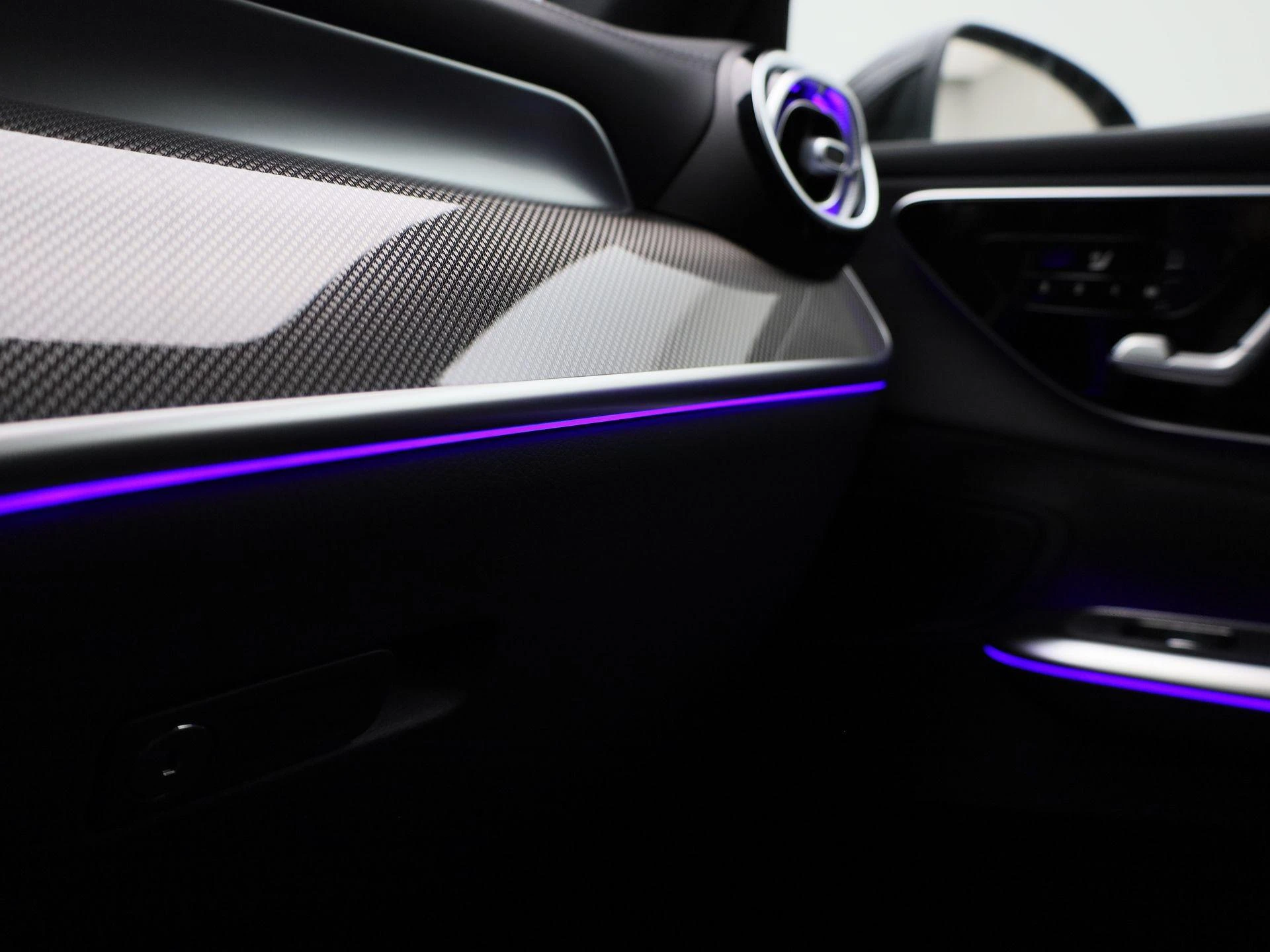 Mercedes-Benz-GLC-image-31