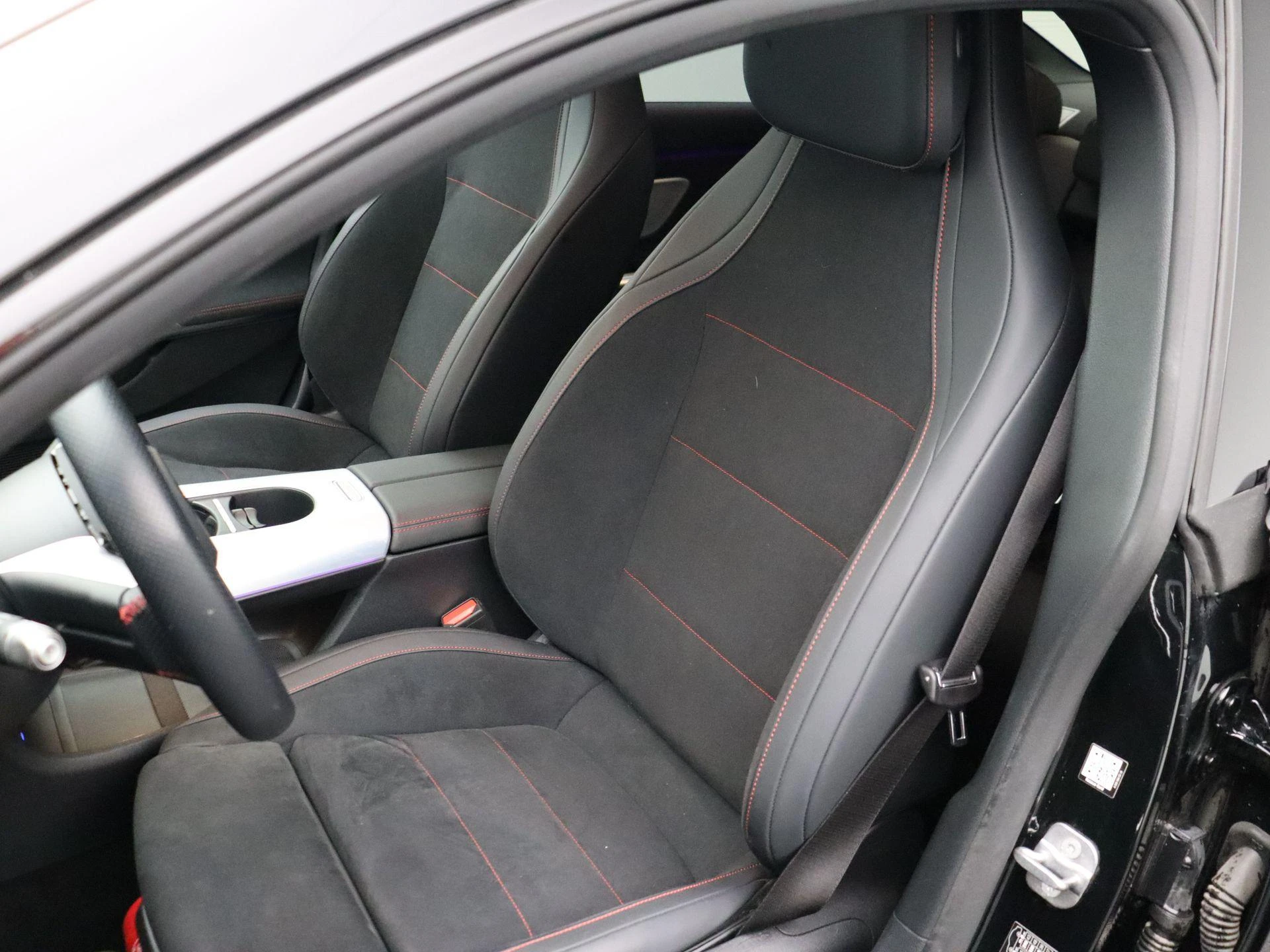 Mercedes-Benz-CLA-image-12
