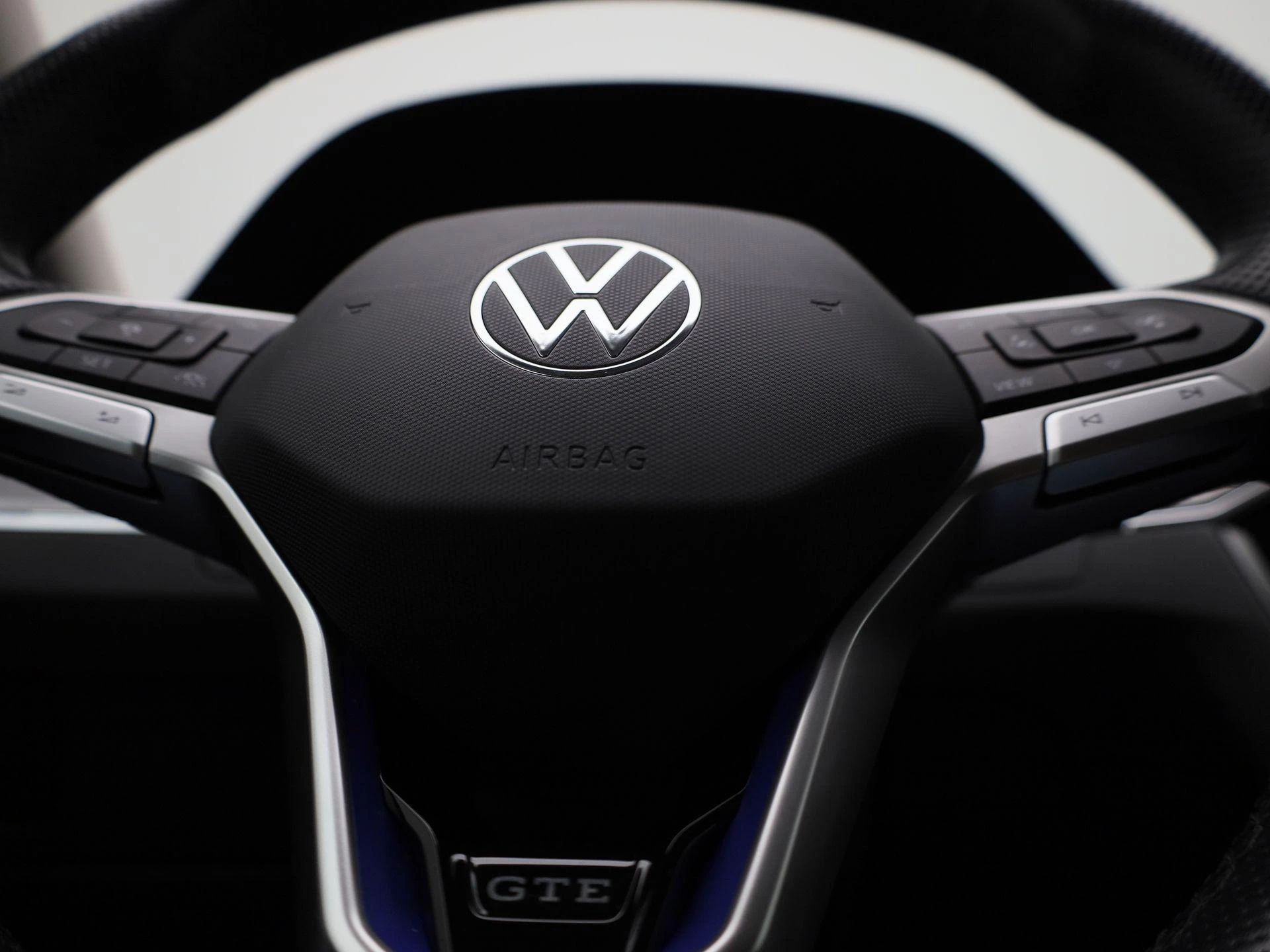 Volkswagen-Passat-image-34