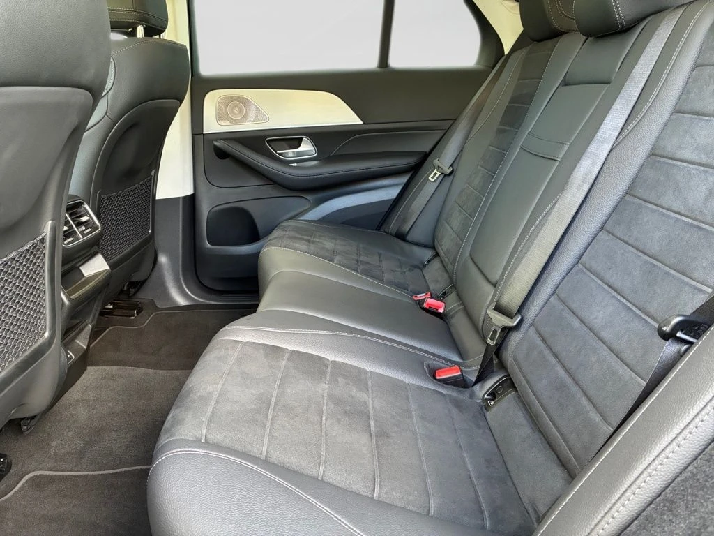 Mercedes-Benz-GLE 300 d-image-9