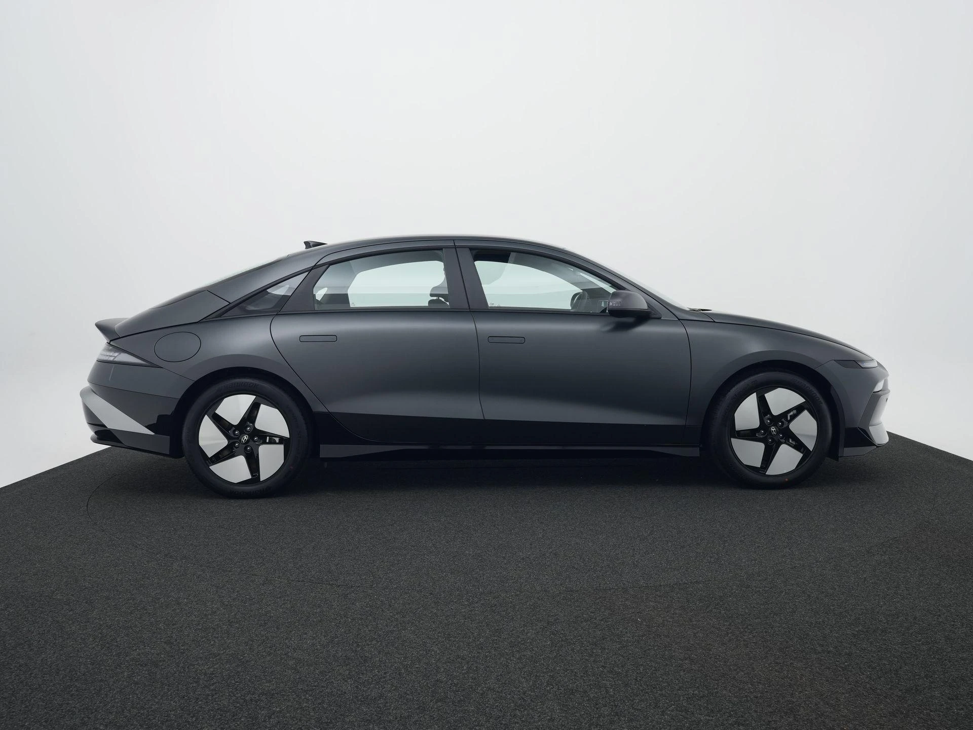 Hyundai-IONIQ 6-image-6