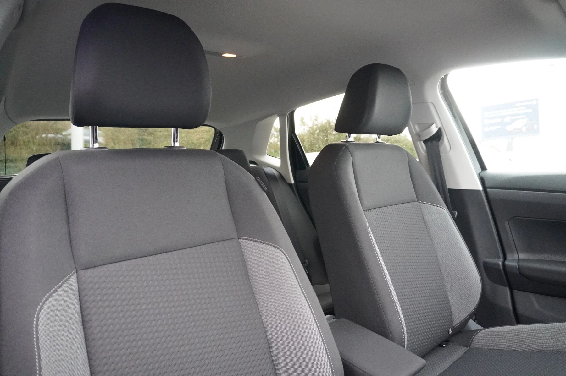 Volkswagen-Polo-image-7