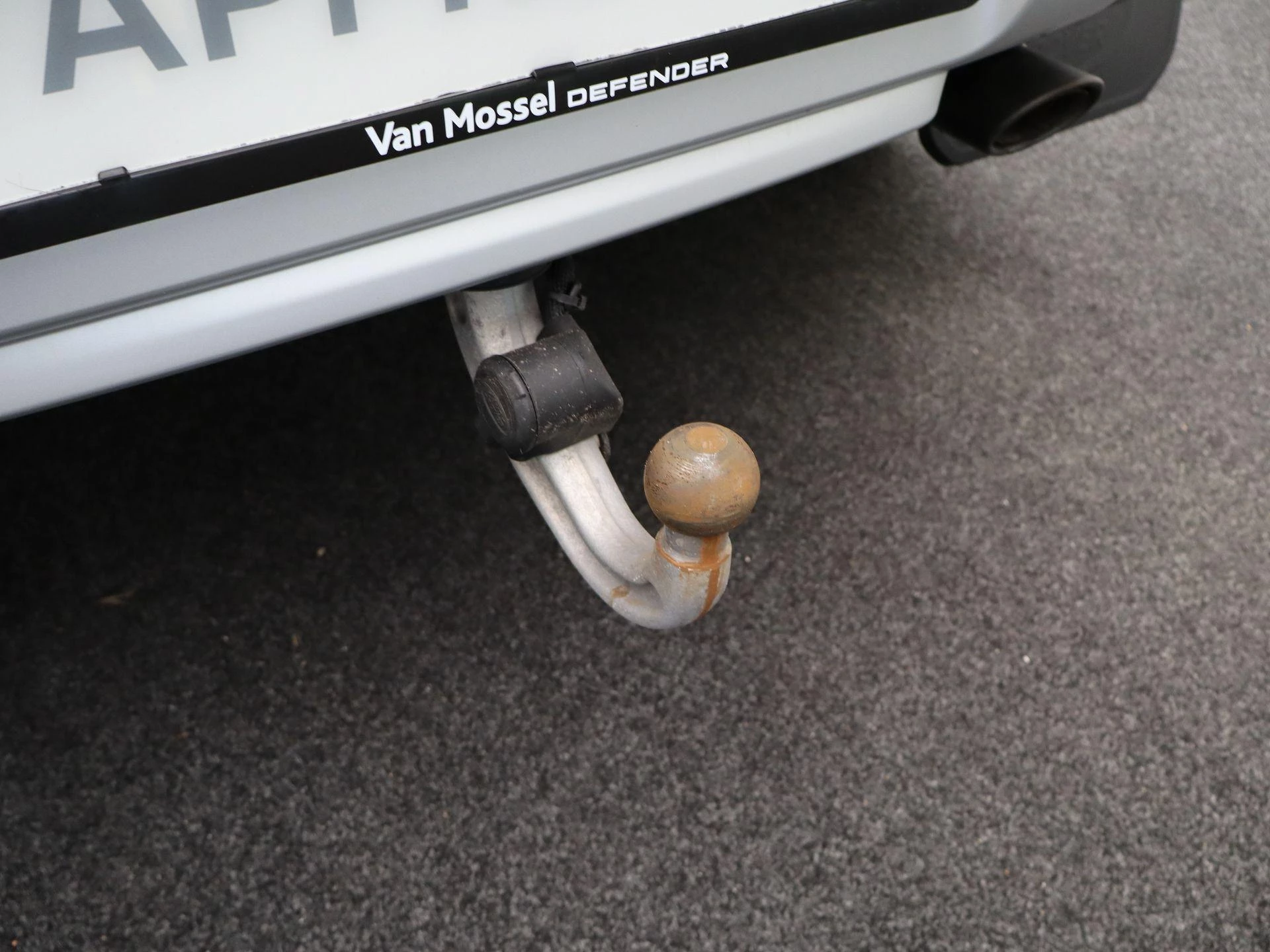 Land Rover-Defender-image-34