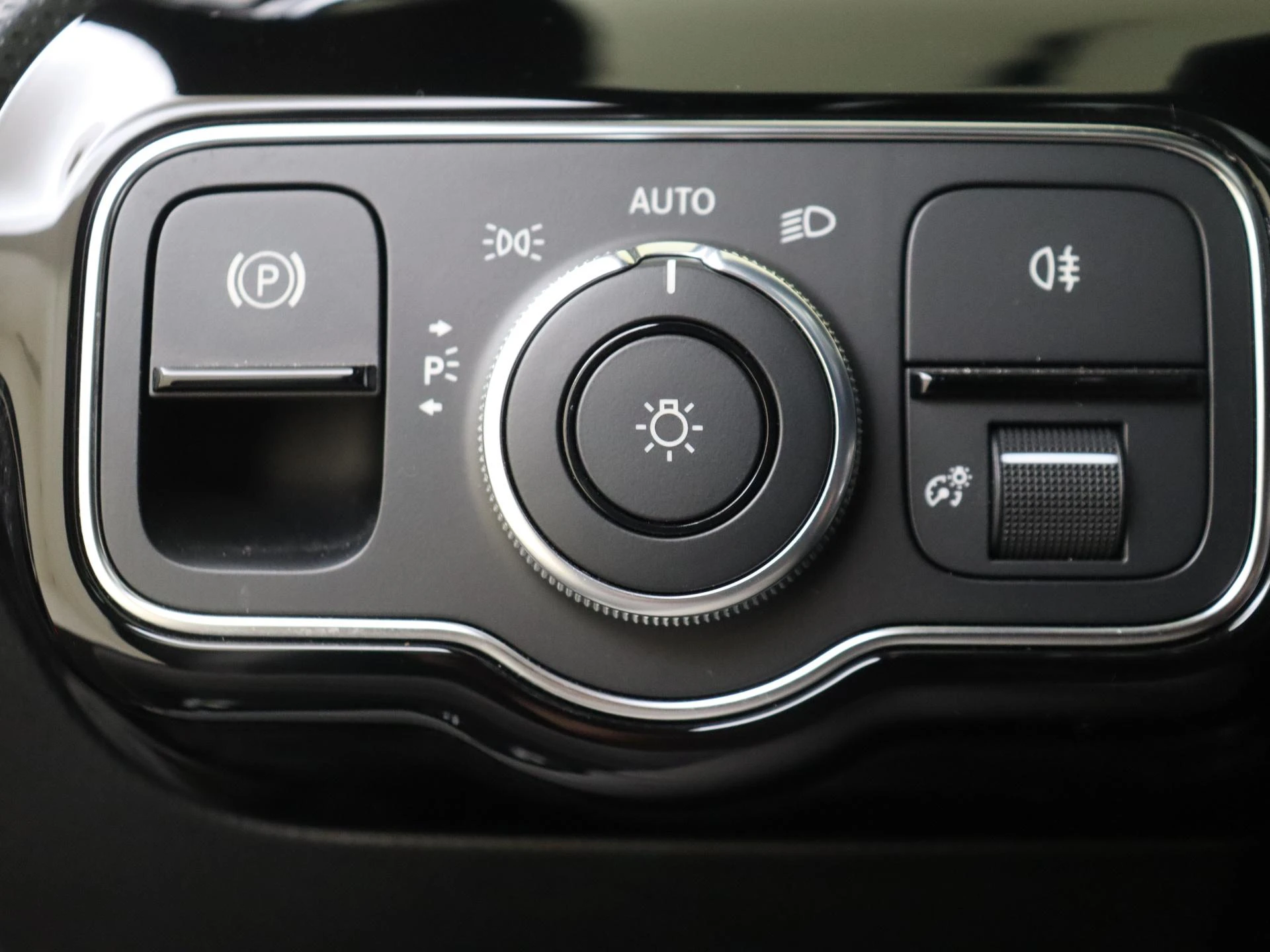 Mercedes-Benz-CLA-image-24
