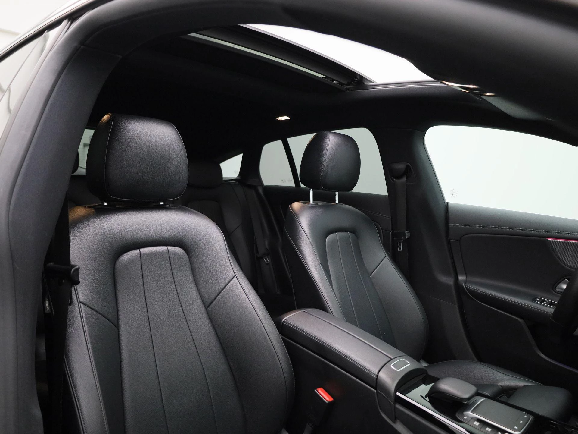 Mercedes-Benz-CLA-image-53