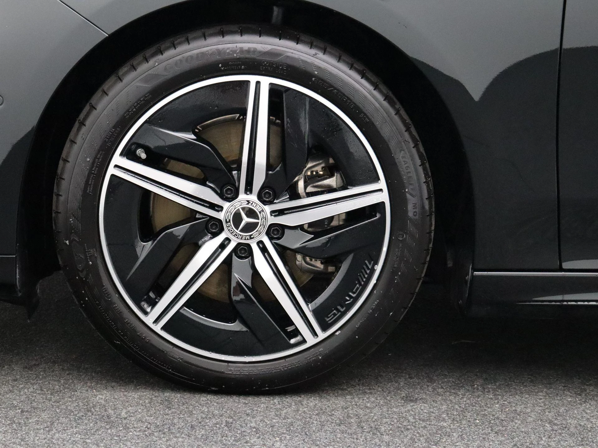 Mercedes-Benz-CLA-image-6