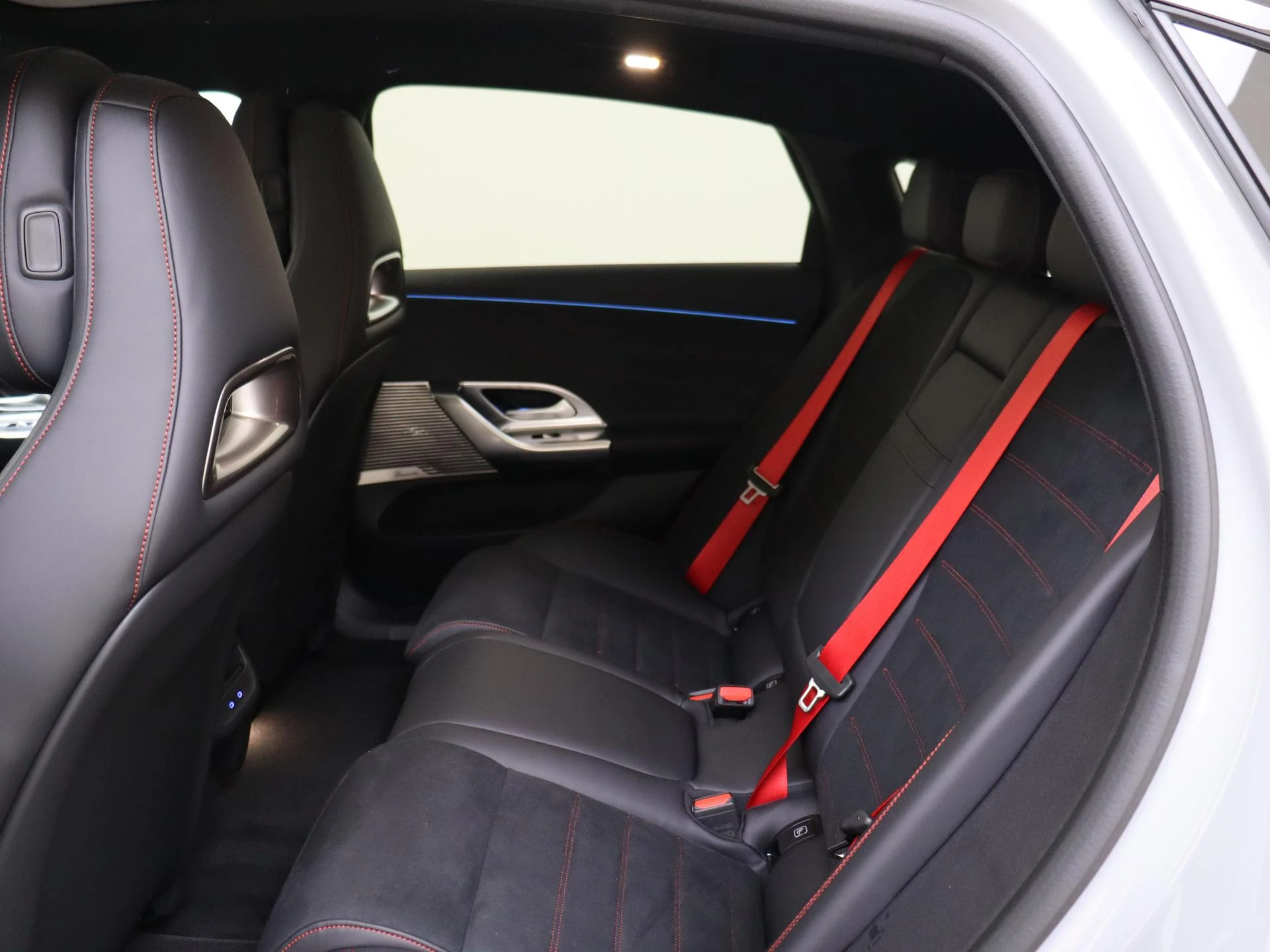 Mercedes-Benz-C-Klasse-image-15