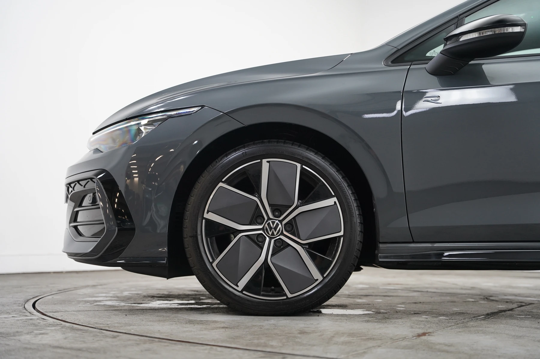 Volkswagen-Golf-image-4