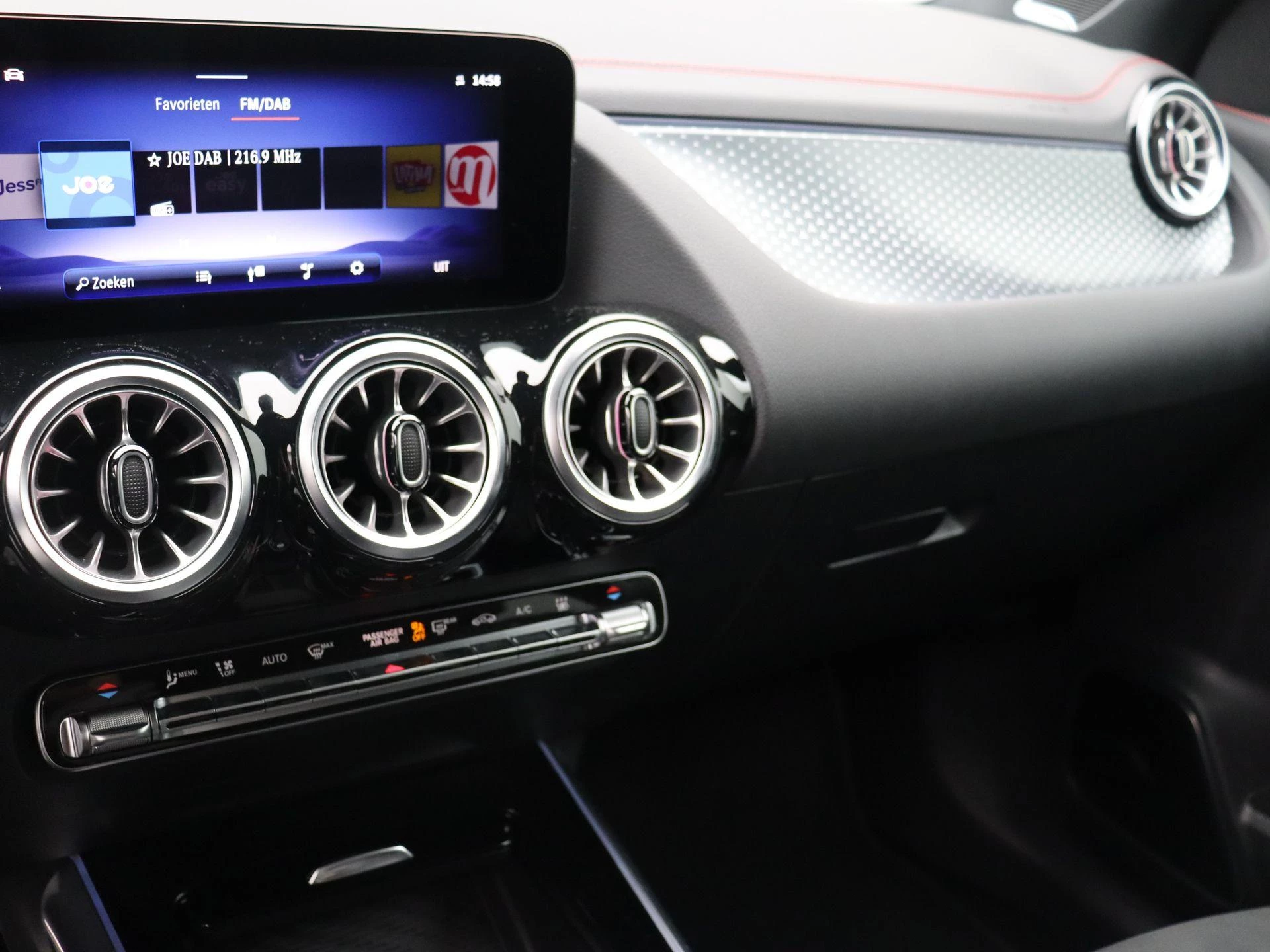 Mercedes-Benz-EQA-image-10