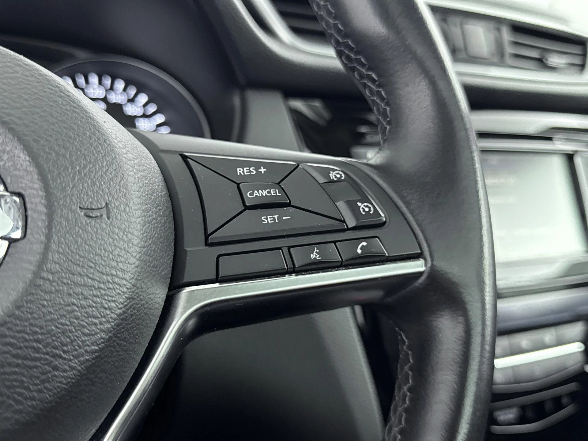 Nissan-QASHQAI-image-8