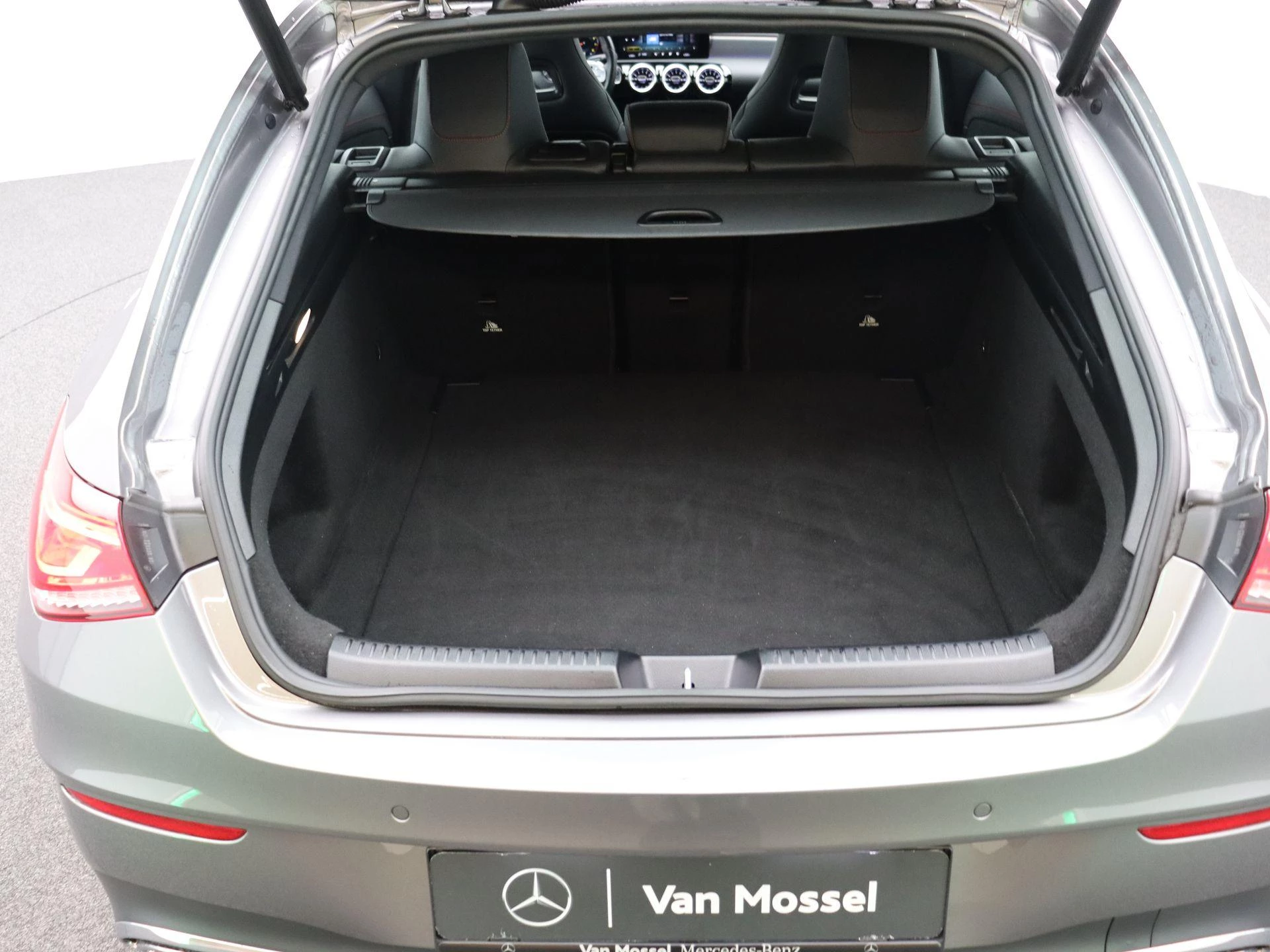 Mercedes-Benz CLA 180 AMG Line Shooting Brake + CARPLAY + LED + CAMERA +
