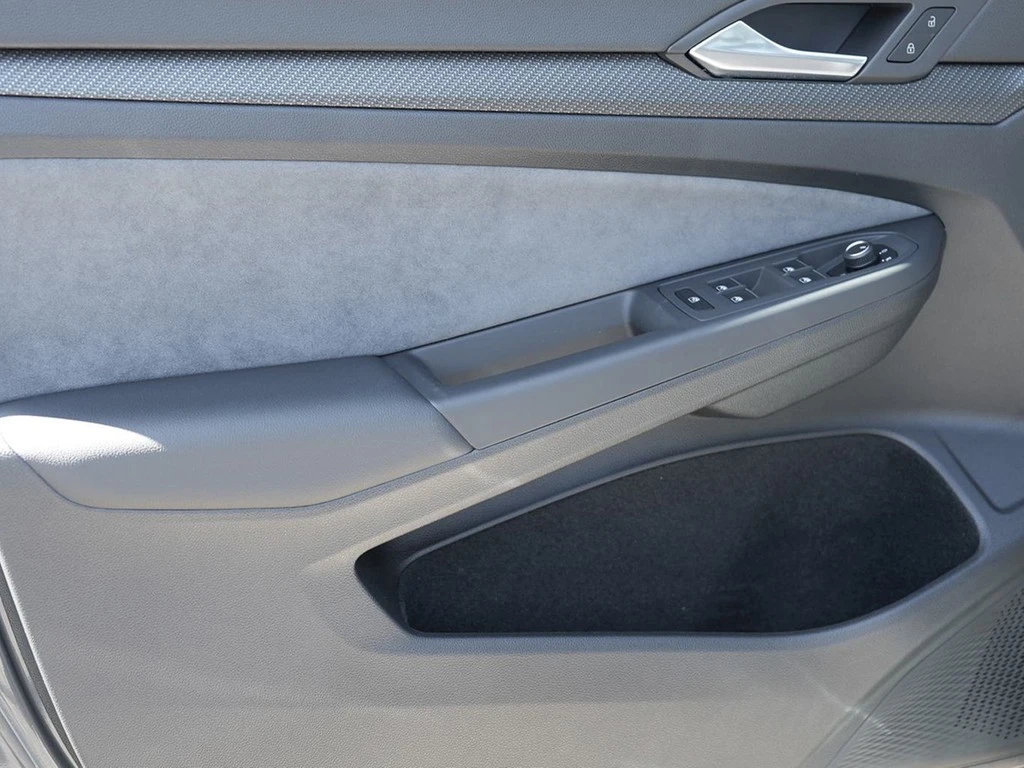 Volkswagen-Golf-image-16