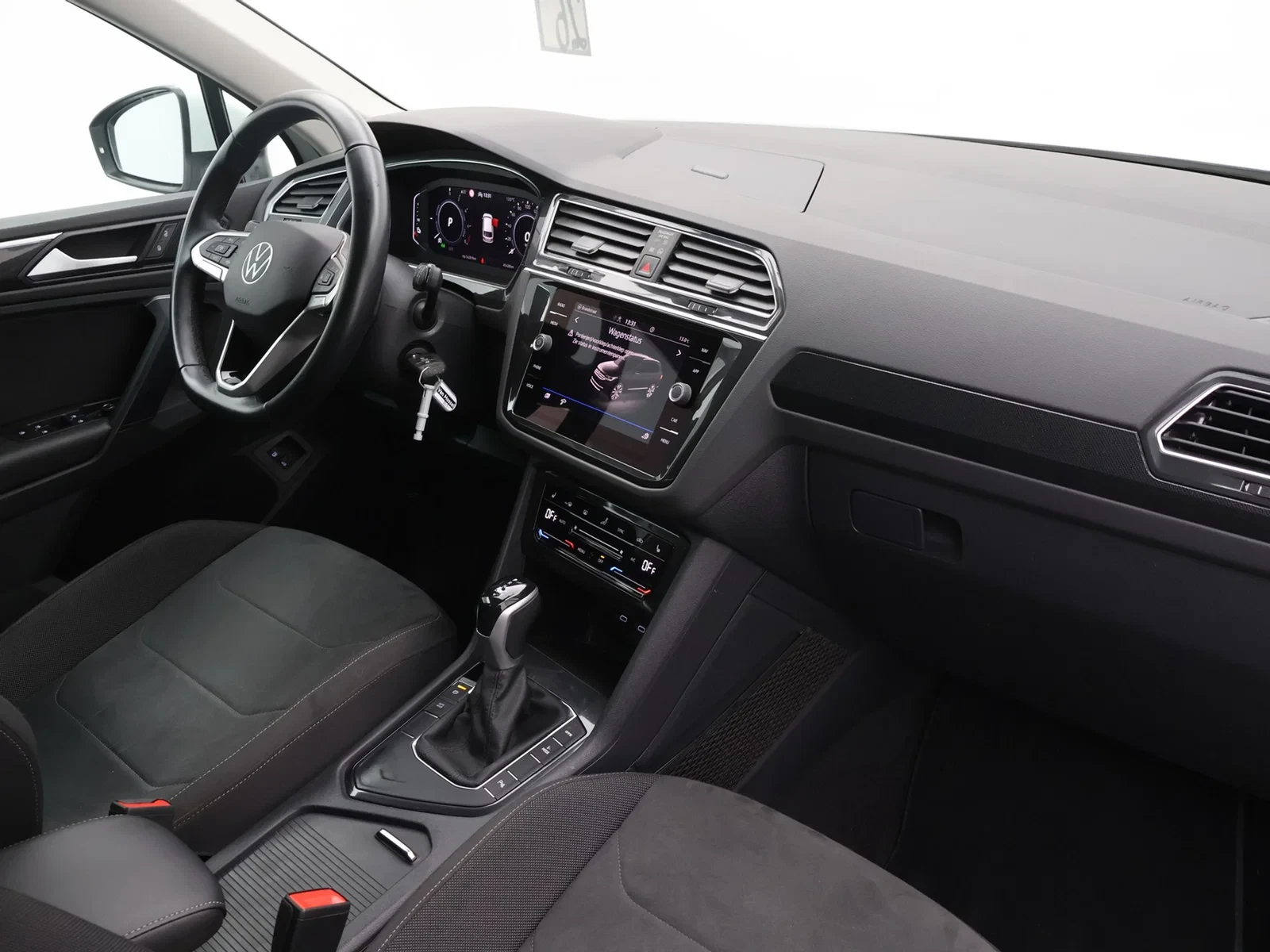 Volkswagen-Tiguan-image-2