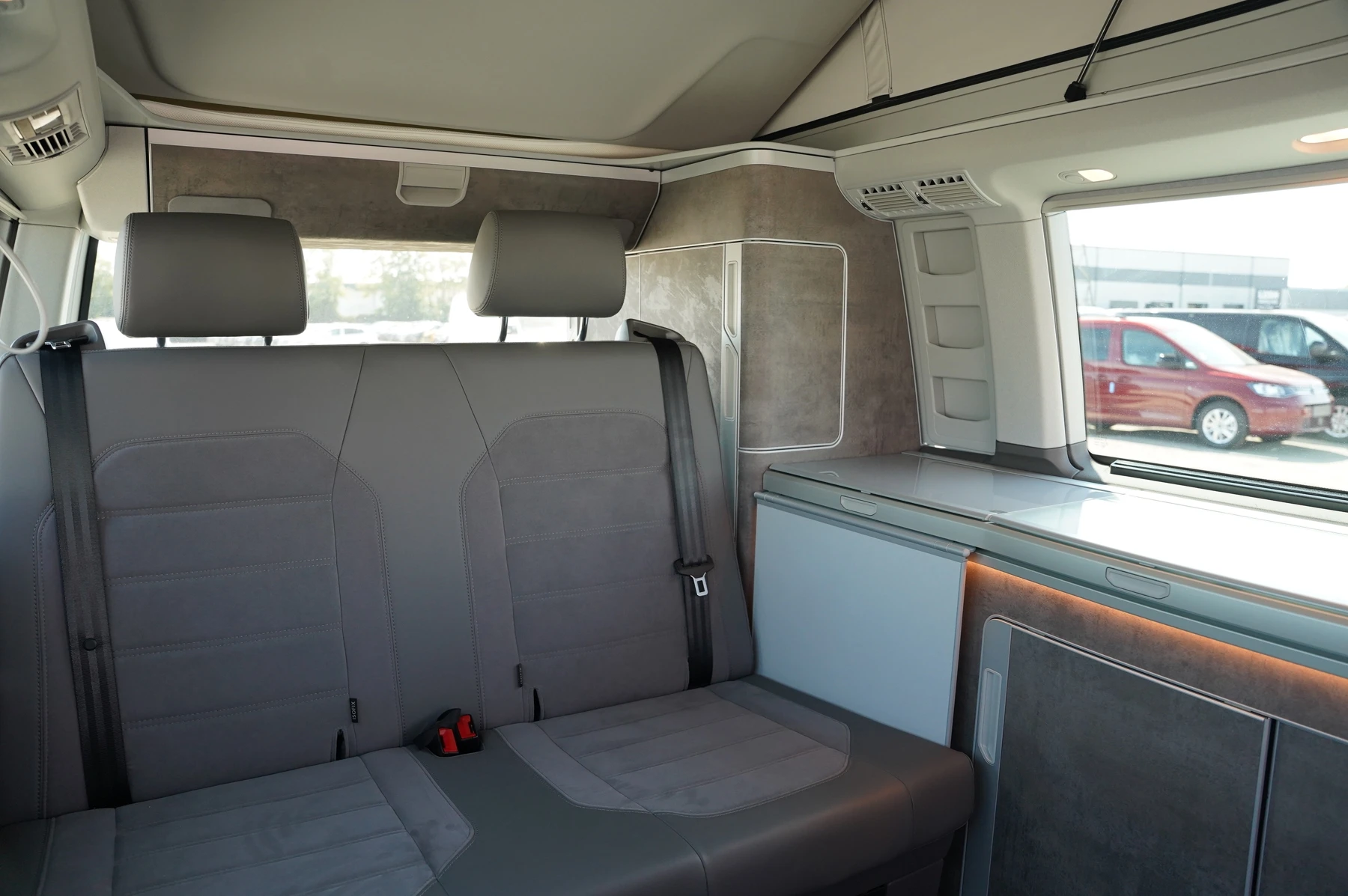 Volkswagen-California-image-9