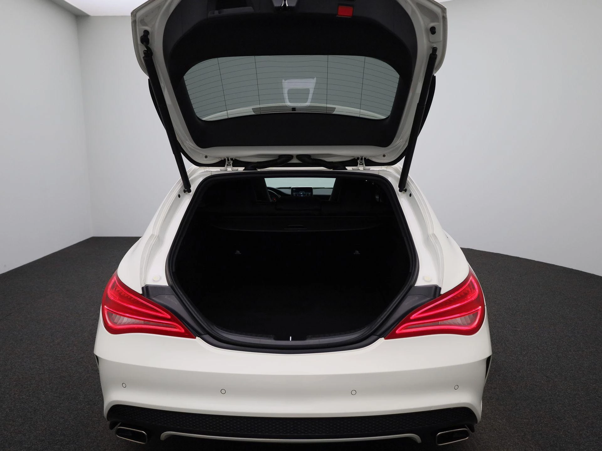 Mercedes-Benz-CLA-image-10