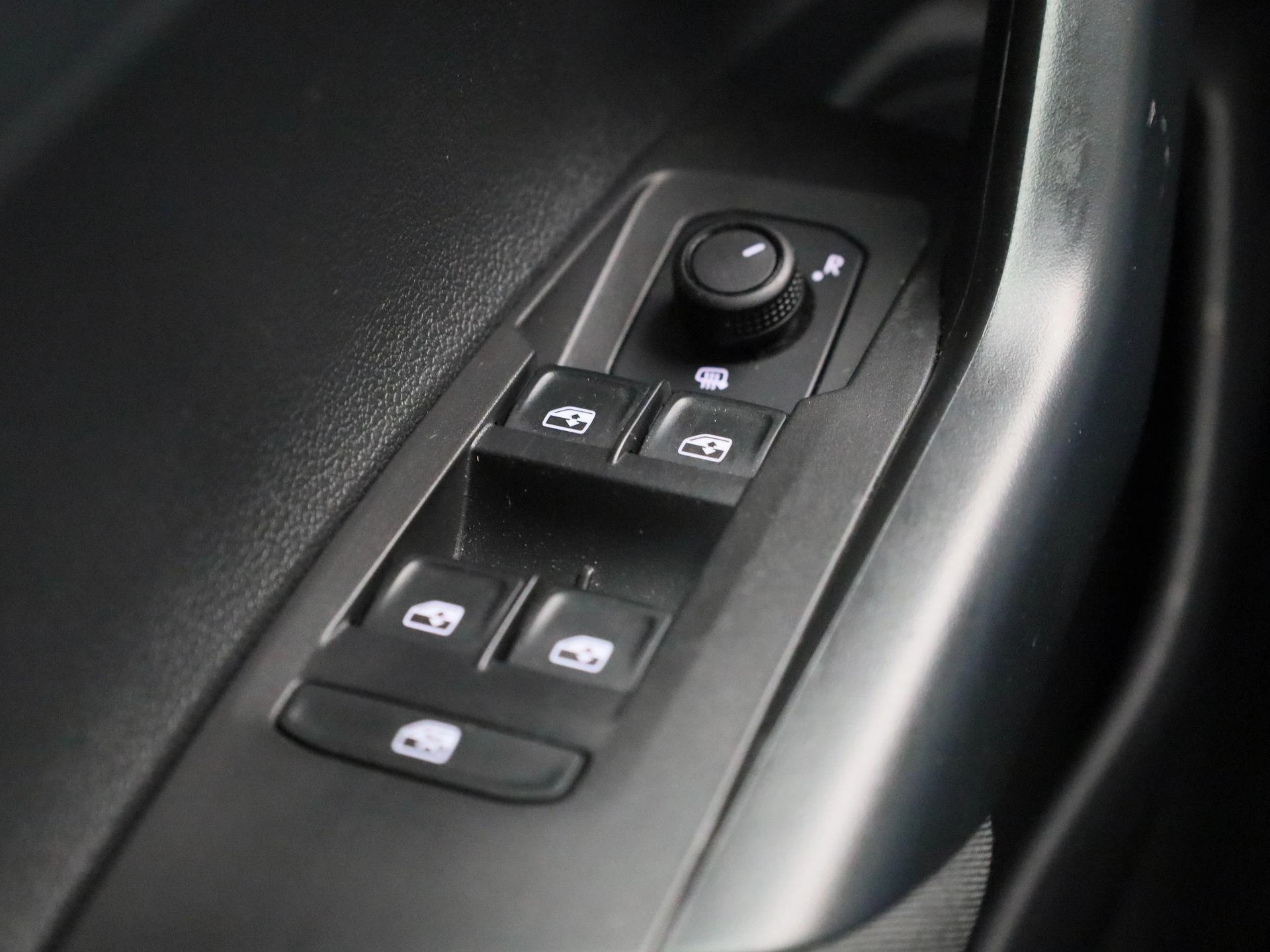 Volkswagen-Polo-image-28