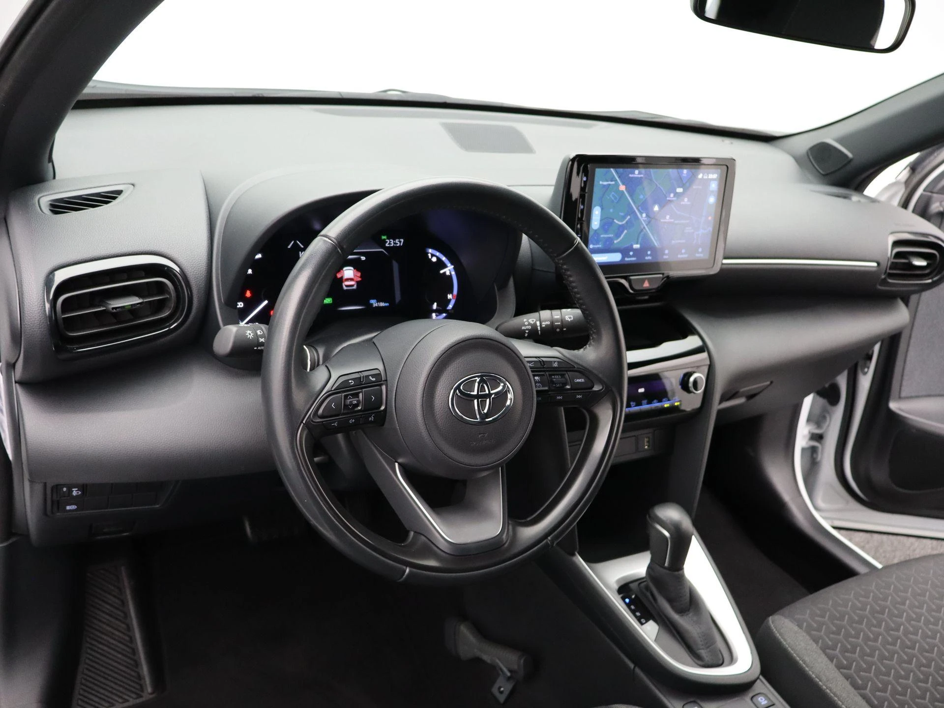 Toyota-Yaris Cross-image-26