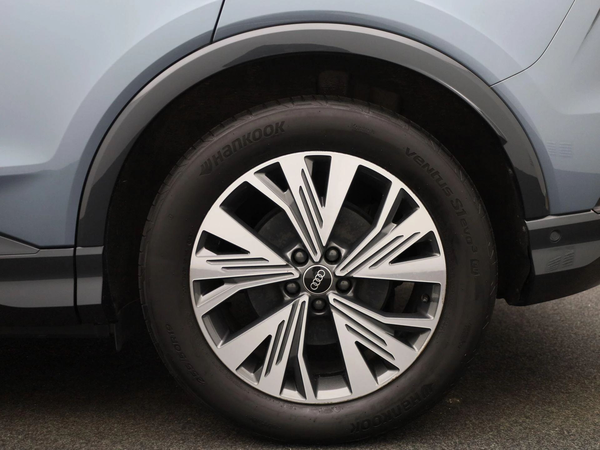 Audi-Q4 e-tron-image-12