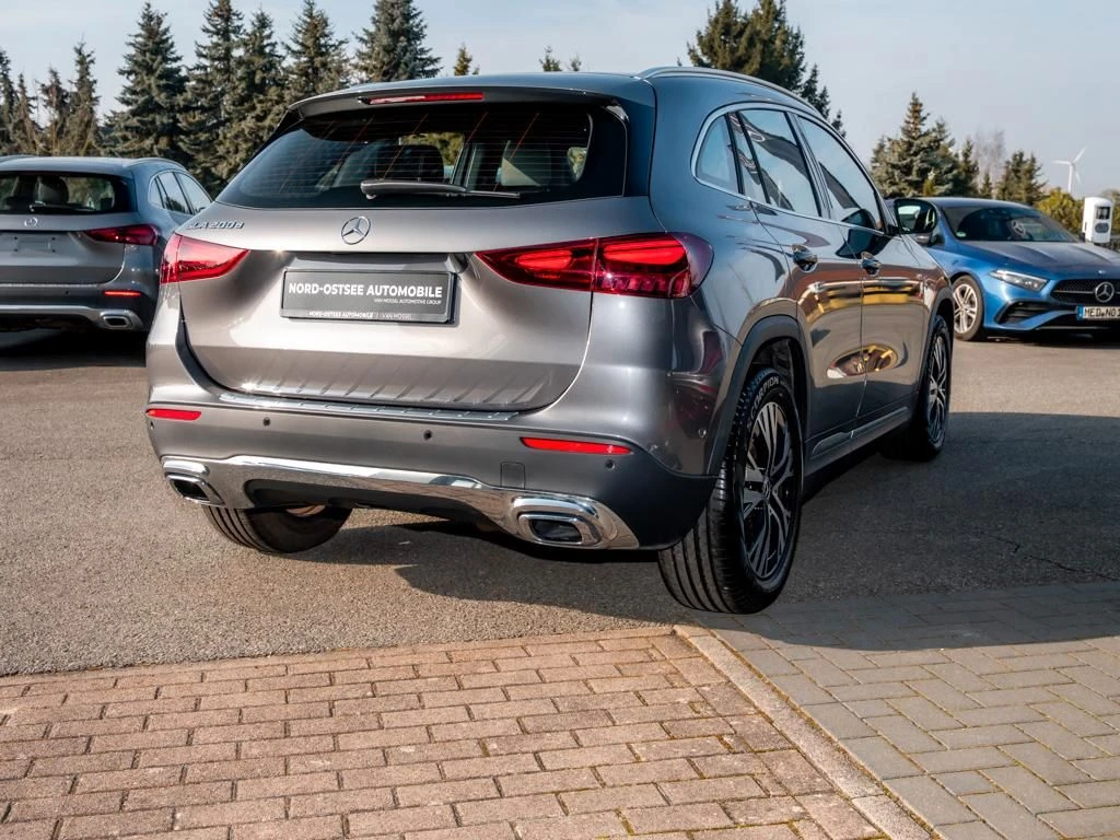 Mercedes-Benz-GLA 200 d-image-5