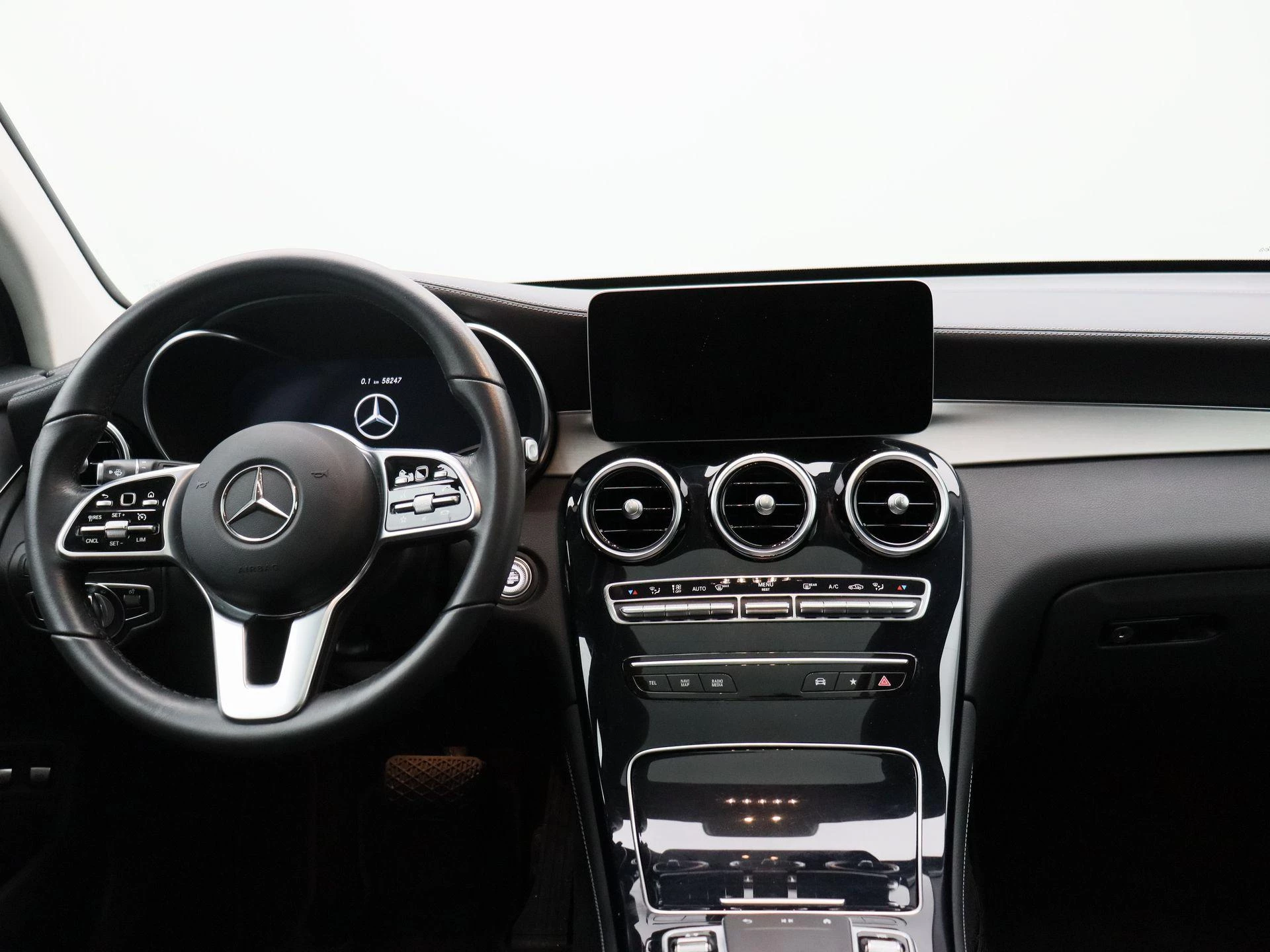 Mercedes-Benz GLC 300d SUV + LEDER + PANORAMISCH DAK + CARPLAY + TREKHAAK +