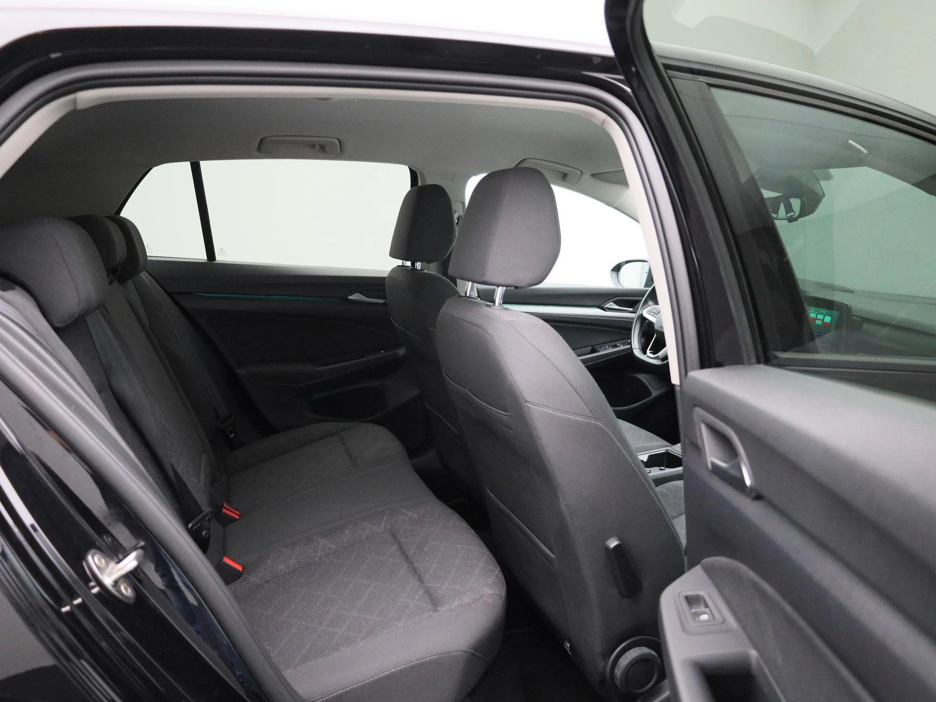 Volkswagen-Golf-image-38