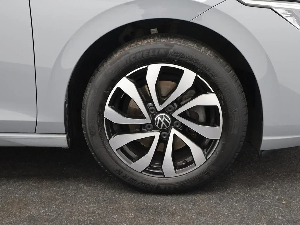 Volkswagen-Golf-image-9