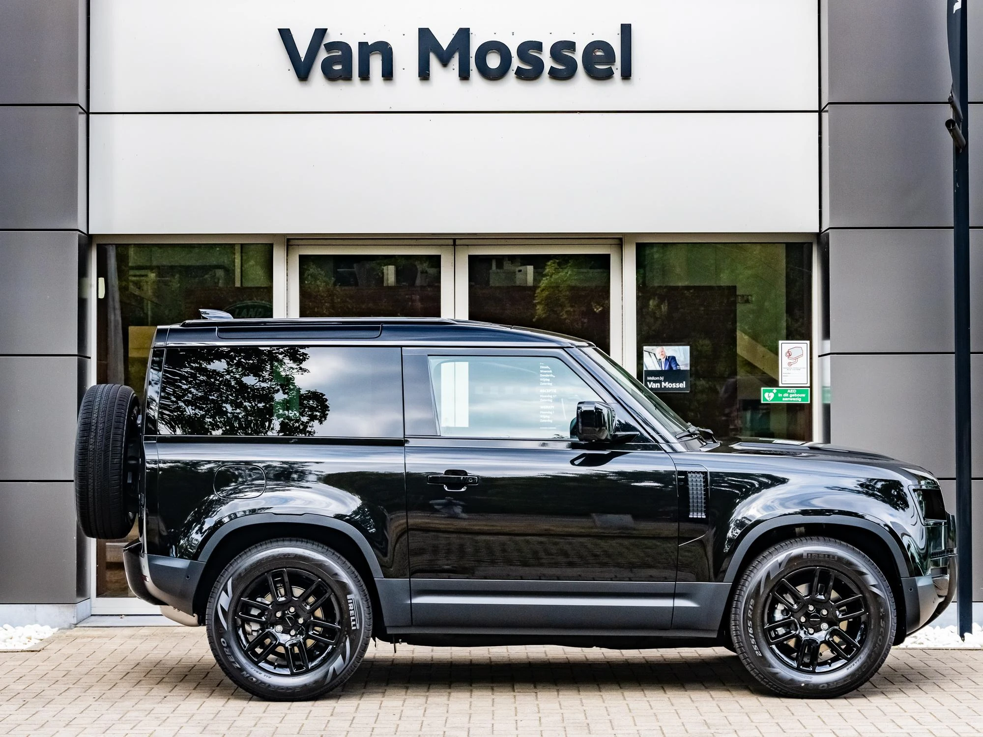 Land Rover Defender 90 D200 S AWD Auto. 26MY