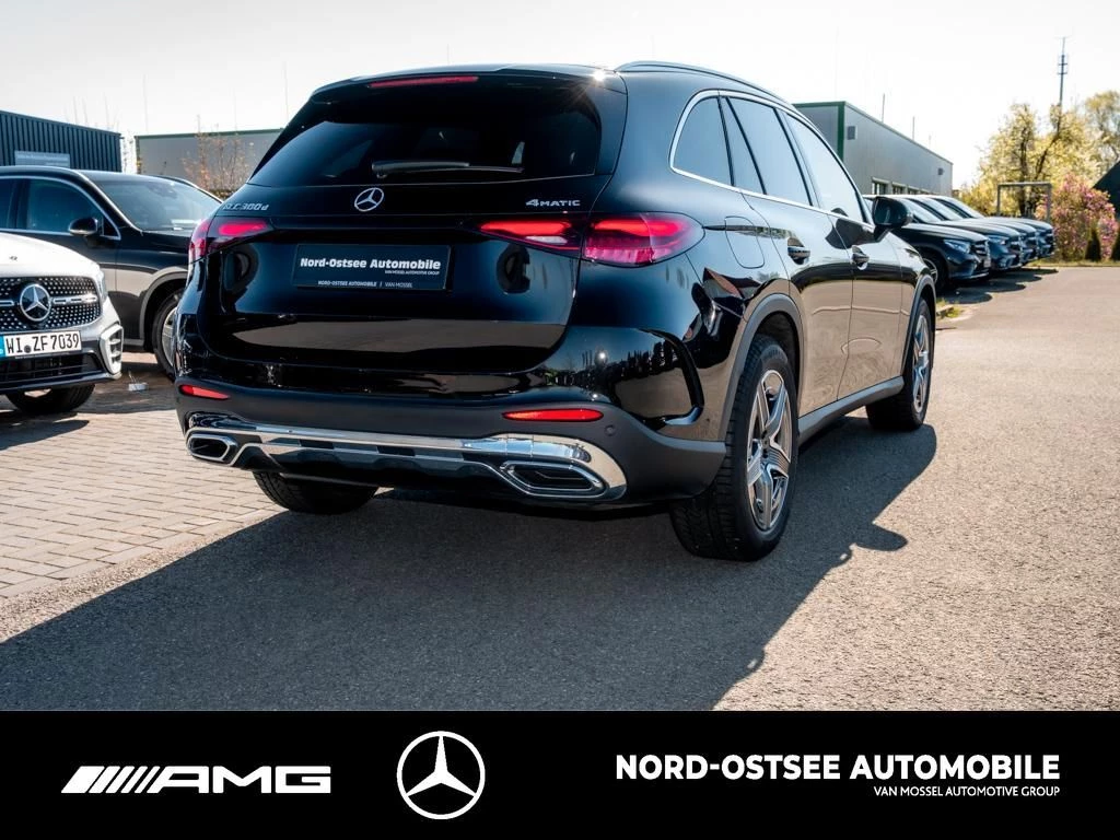 Mercedes-Benz GLC 300 d 4M AMG KEYLESS DISTRONIC NAVI P-KAMERA AMG LineX254 GLC 300 d 4M AMG KEYLESS DISTRONIC NAVI P-KAMERA AMG Line