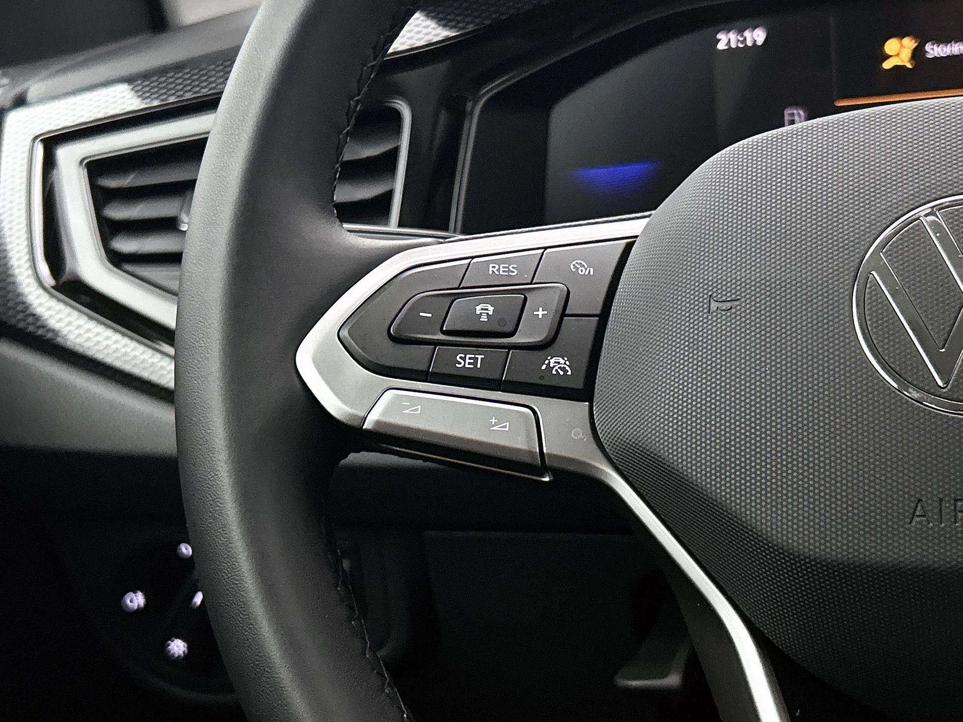 Volkswagen-Polo-image-5