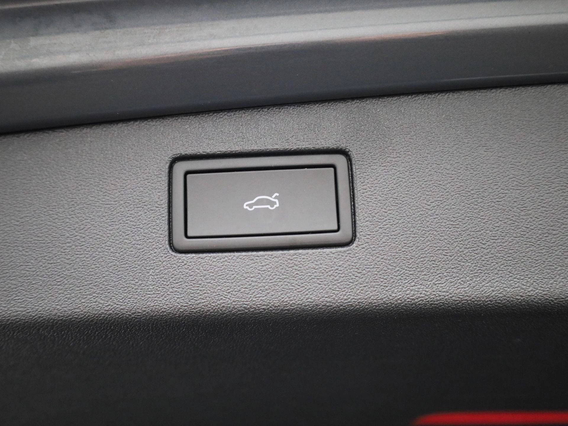 Volkswagen-Tiguan-image-12