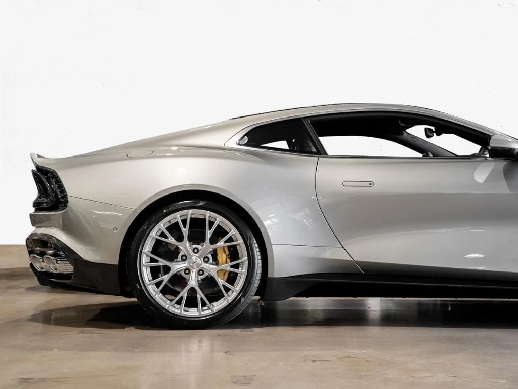 Aston Martin-Vanquish-image-22