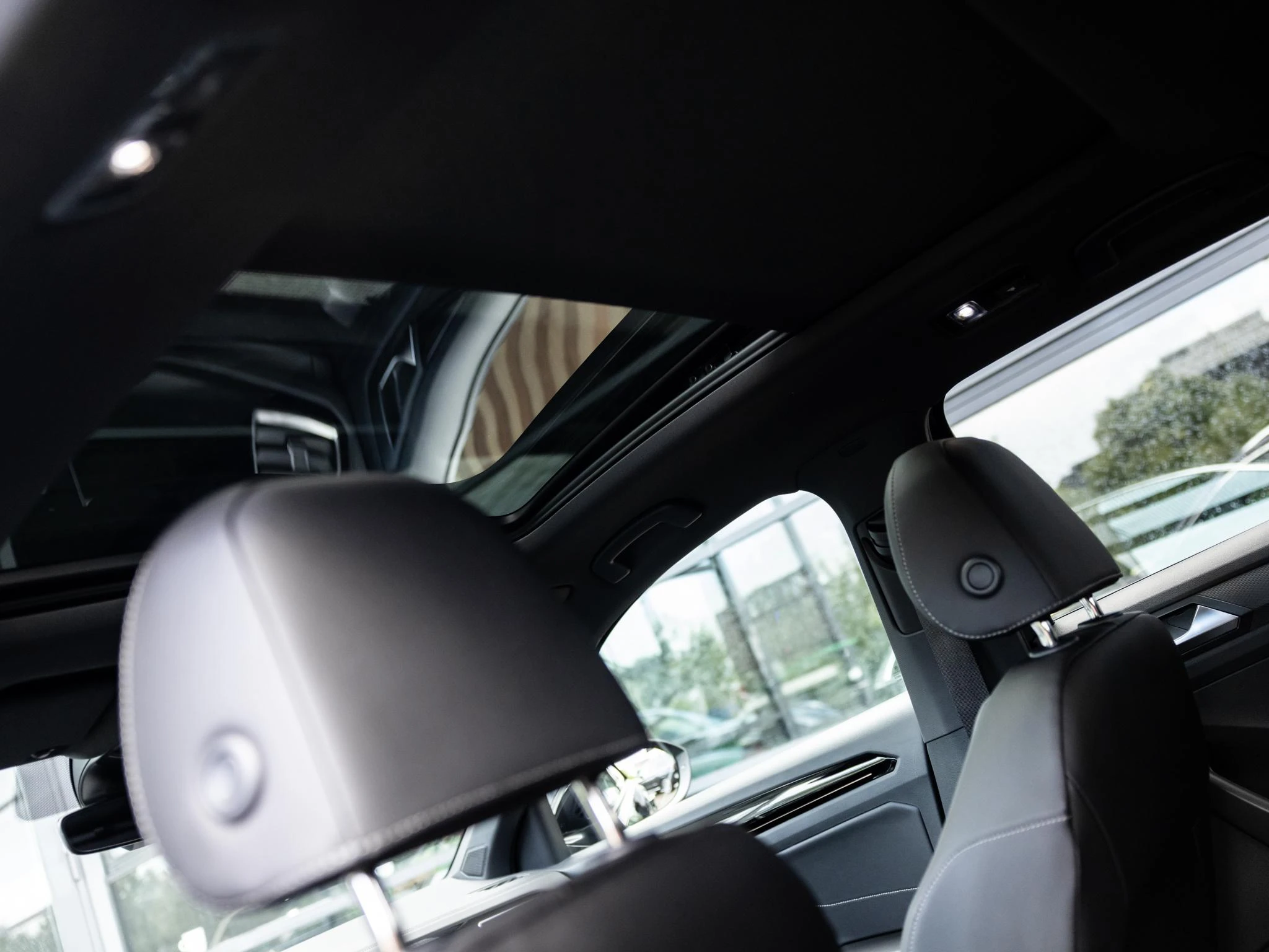 Volkswagen-T-Roc-image-18