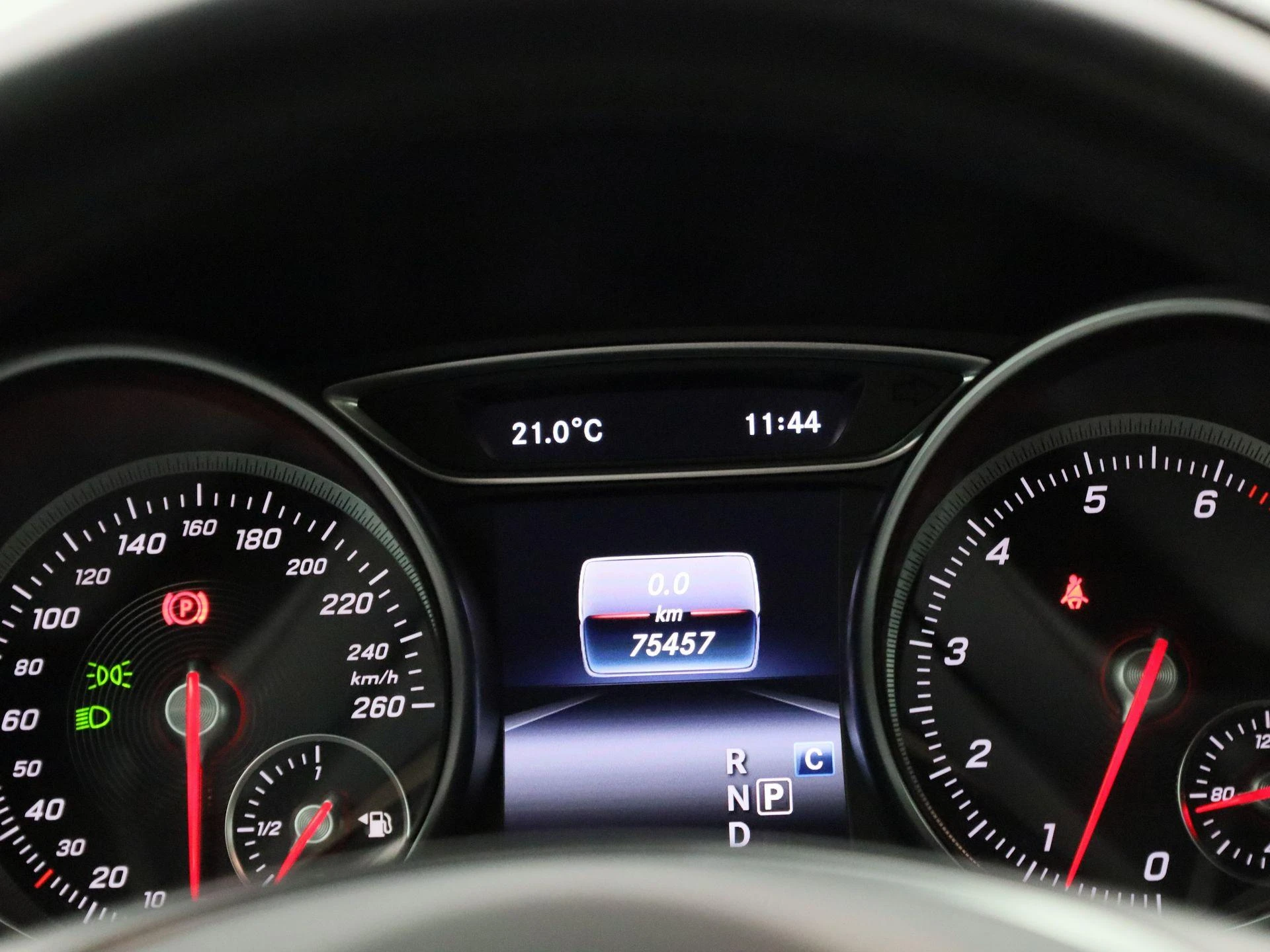 Mercedes-Benz-GLA-image-7