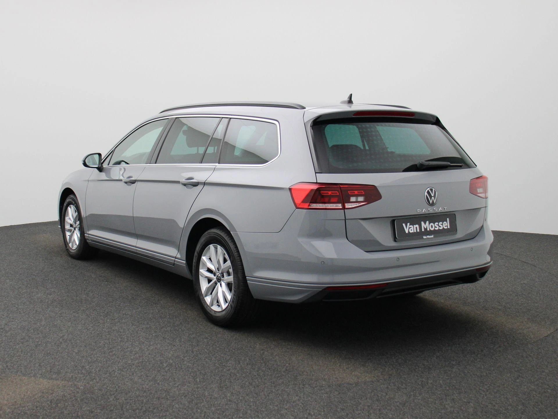 Volkswagen-Passat-image-1