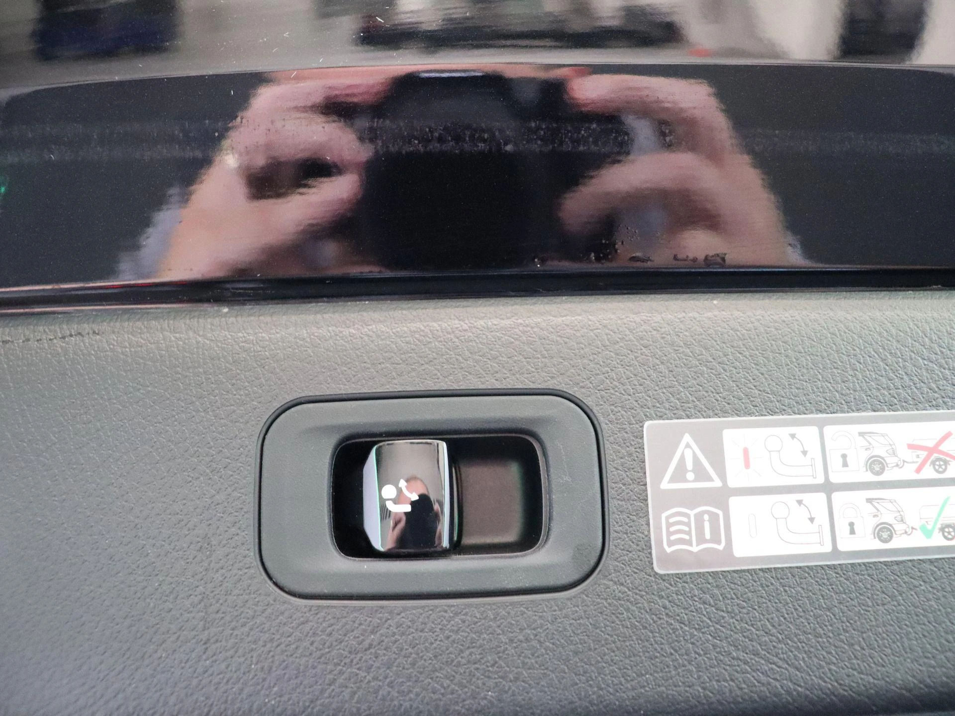 Mercedes-Benz-EQS-image-32