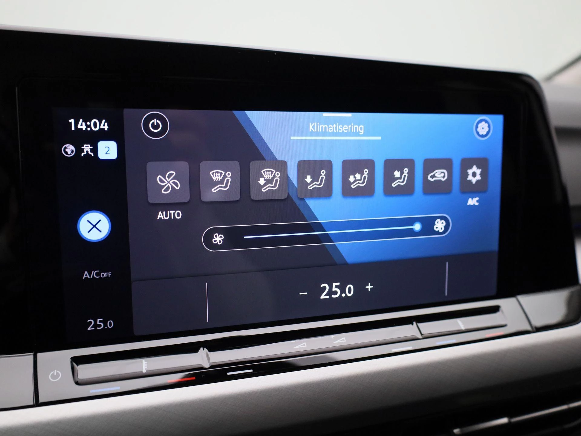 Volkswagen-Golf-image-26